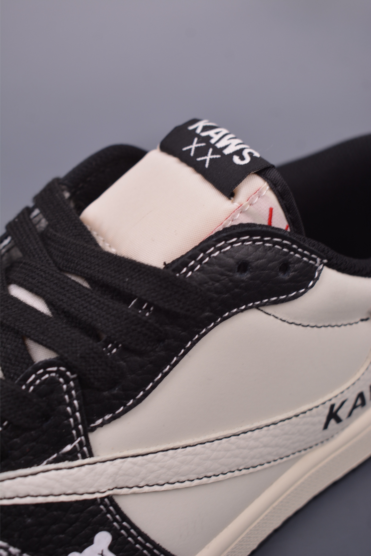 Fragment x Travis Scott x KAWS Air Jordan 1 Low 三方联名倒钩 XZ5749-004