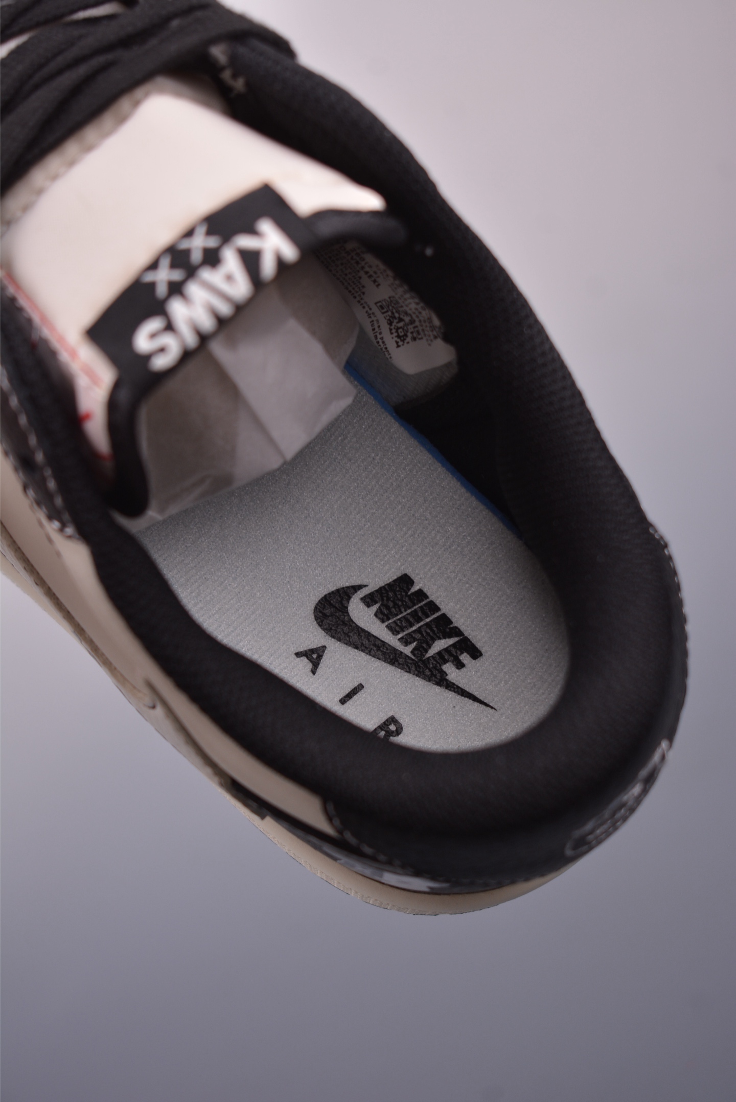 Fragment x Travis Scott x KAWS Air Jordan 1 Low 三方联名倒钩 XZ5749-004