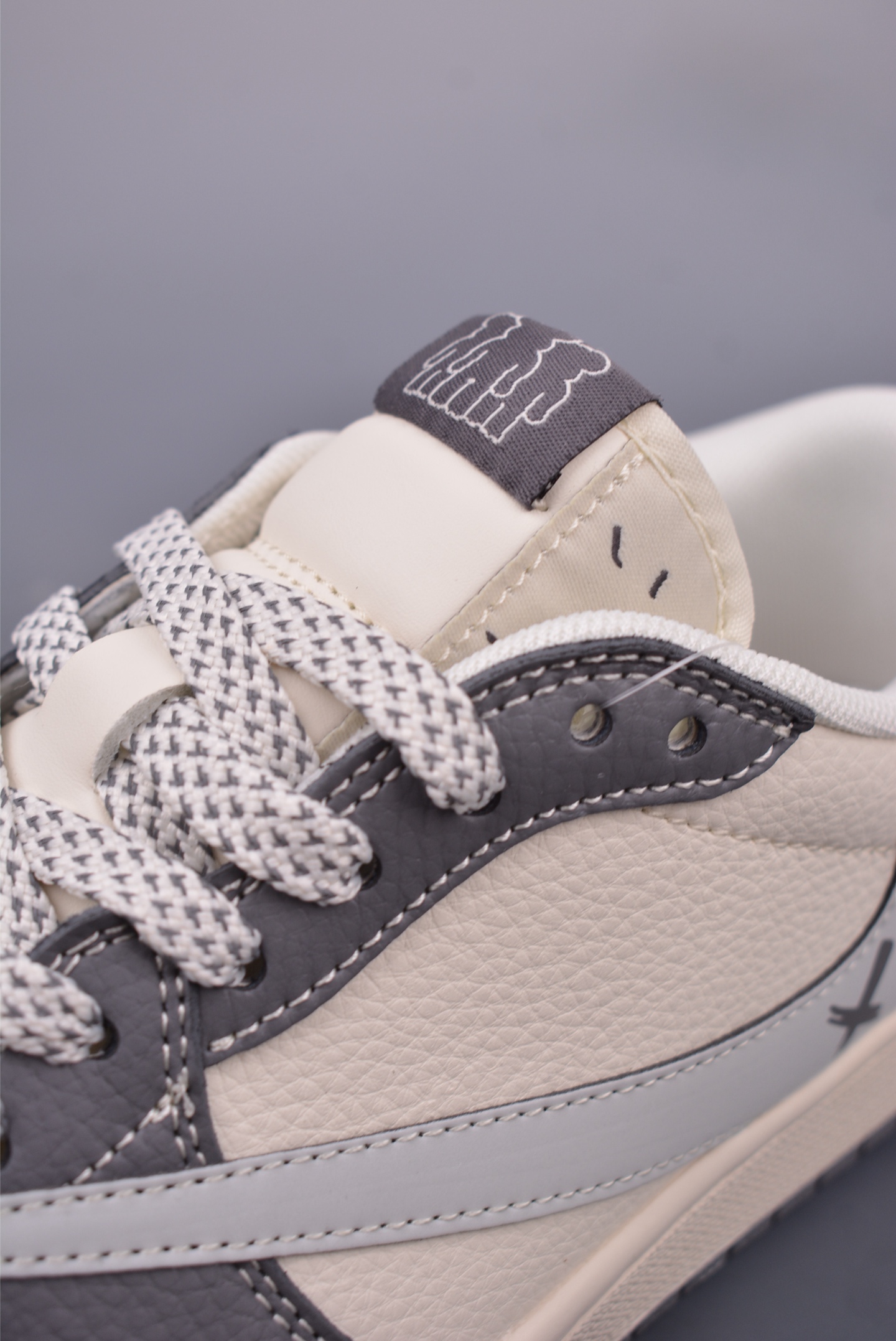 Fragment x Travis Scott x 暴力熊 Air Jordan 1 Low 三方联名倒钩 HS8068-004