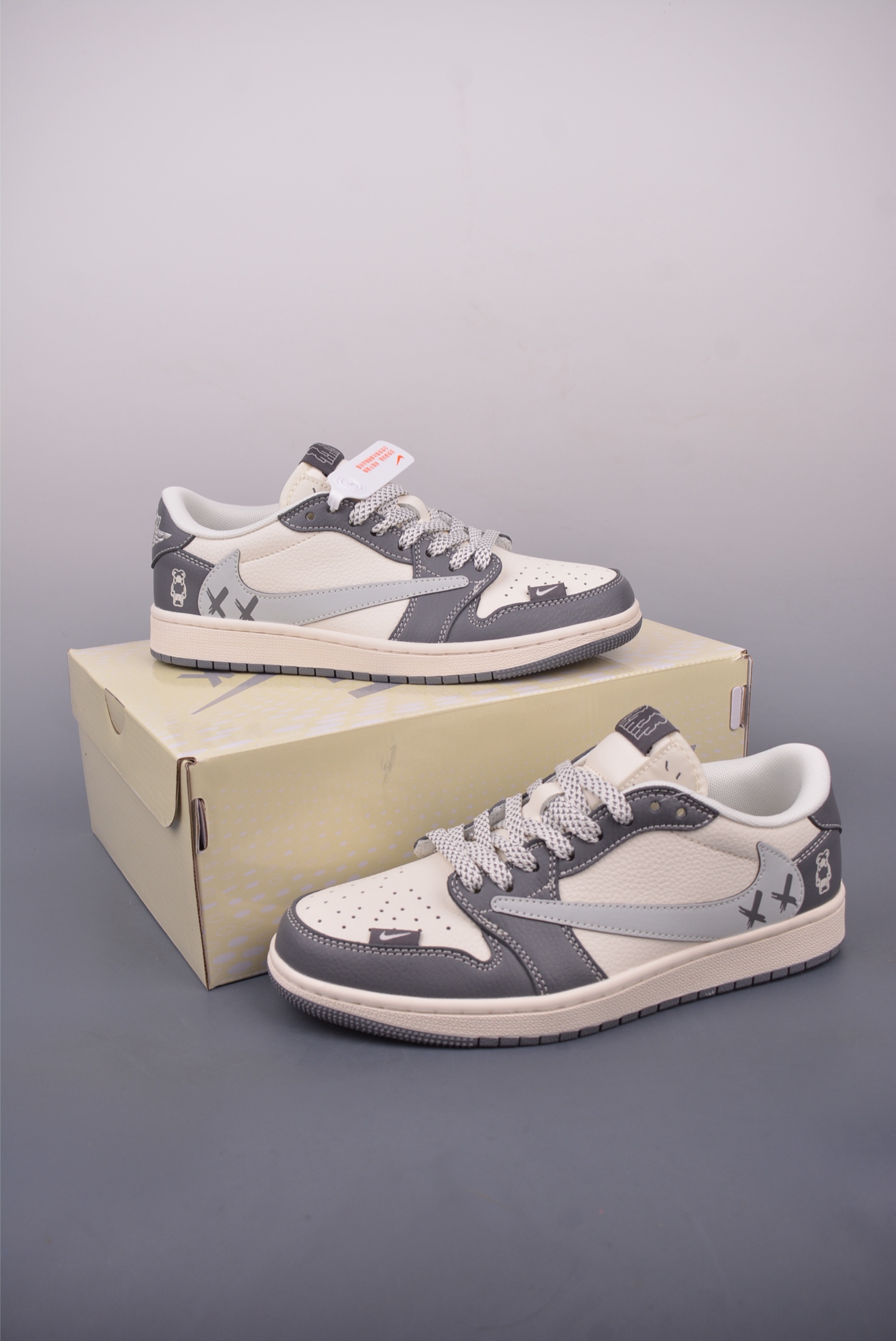 Fragment x Travis Scott x 暴力熊 Air Jordan 1 Low 三方联名倒钩 HS8068-004