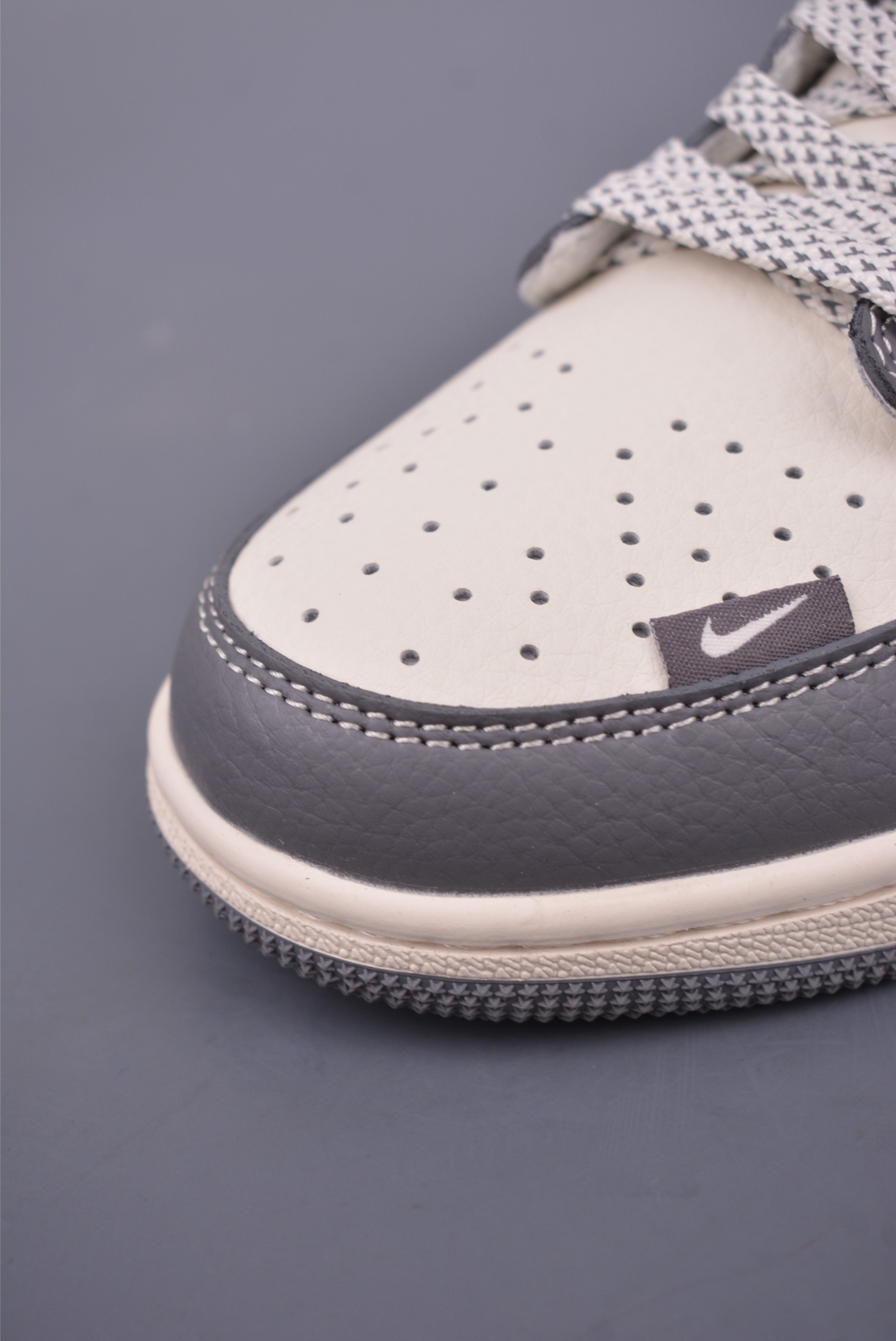Fragment x Travis Scott x 暴力熊 Air Jordan 1 Low 三方联名倒钩 HS8068-004
