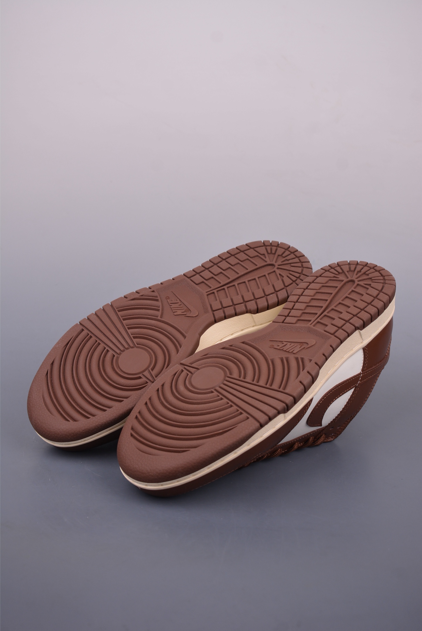 Nike SB Dunk Low Mocha: Premium Leather, Comfortable Fit, and Stylish Design 4 i1747866705147 8049 0 2