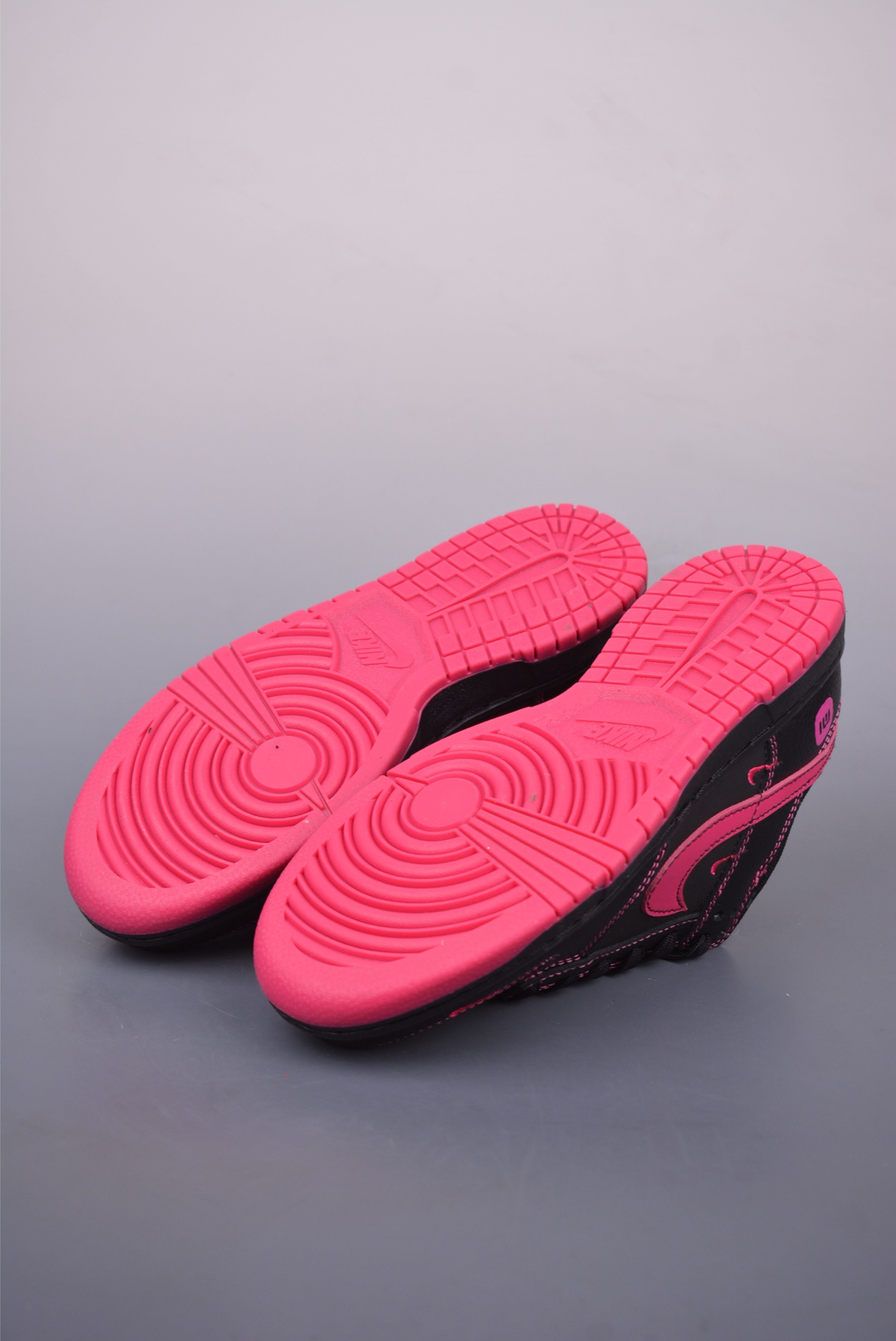 Nike SB Dunk Low DIY Sneakers - Black/Pink, Original Leather, Perfect Details 4 i1747866836310 4221 0 2