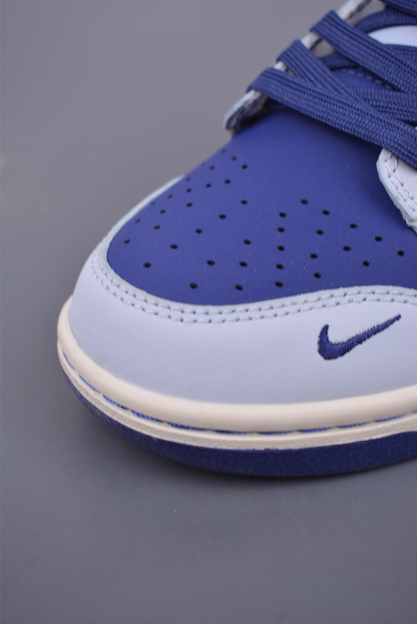 Nike SB Dunk Low DIY Blue White Sneakers - Fashionable and Comfortable 7 i1747866848103 757 0 5