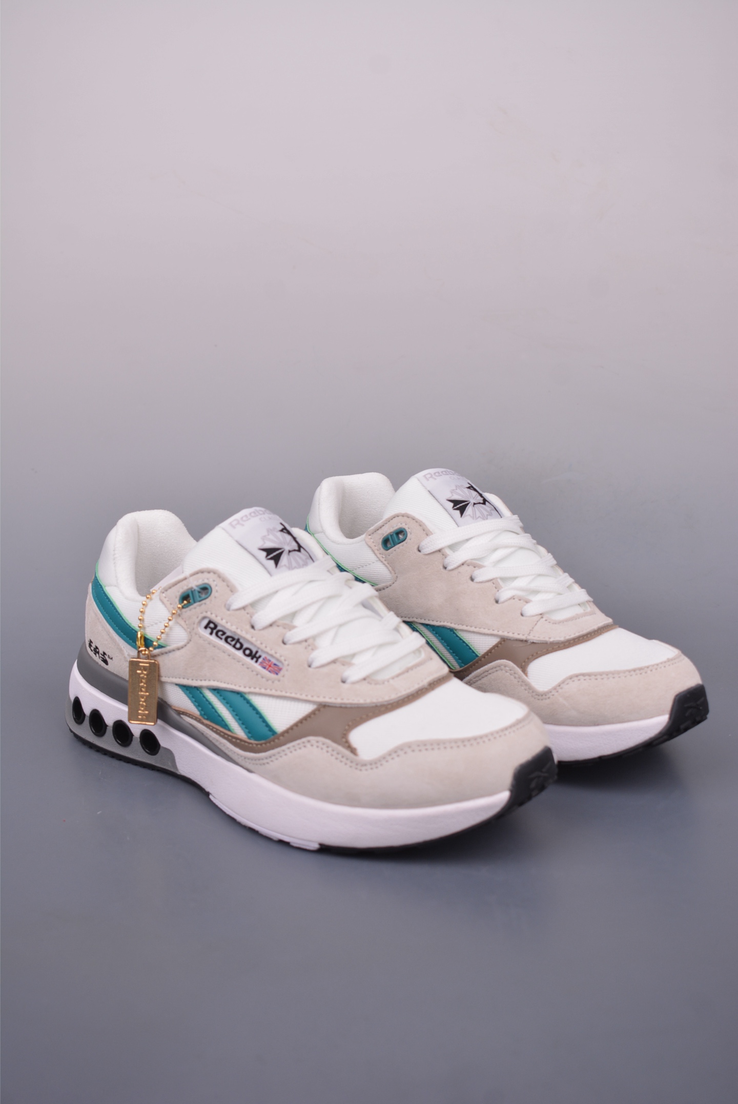 Reebok ERS World Retro Running Shoes - Ultimate Comfort and Classic Style