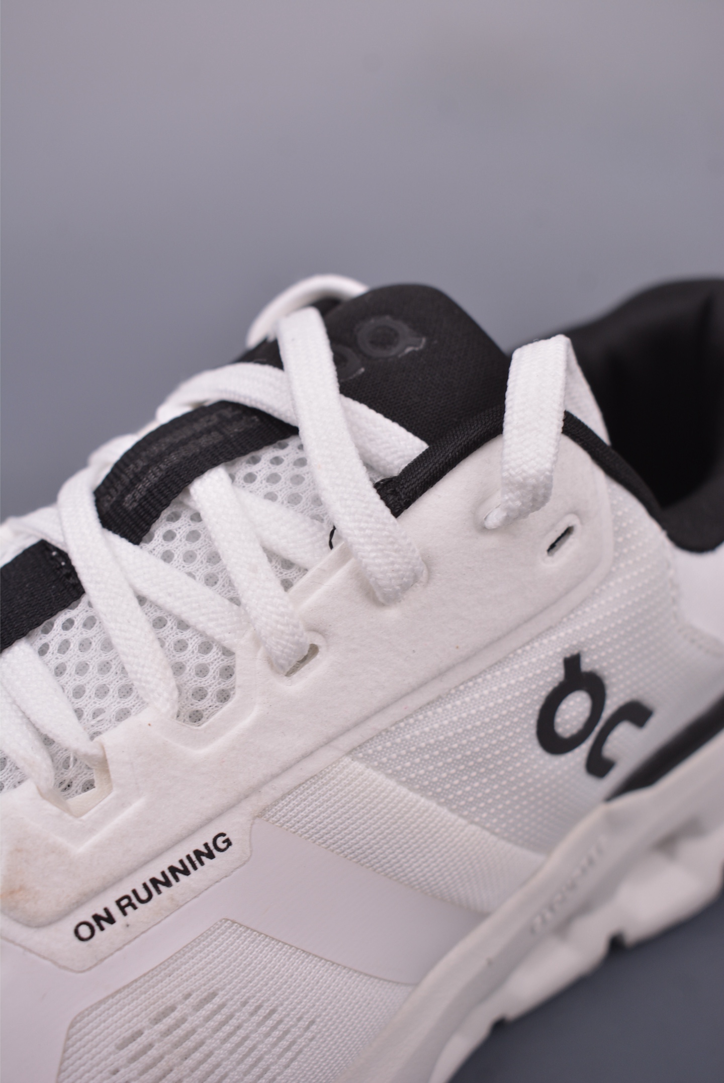 On Running Cloudtilt Loewe White Sneakers - Street Style & Performance 8 i1747941390109 3079 0 6