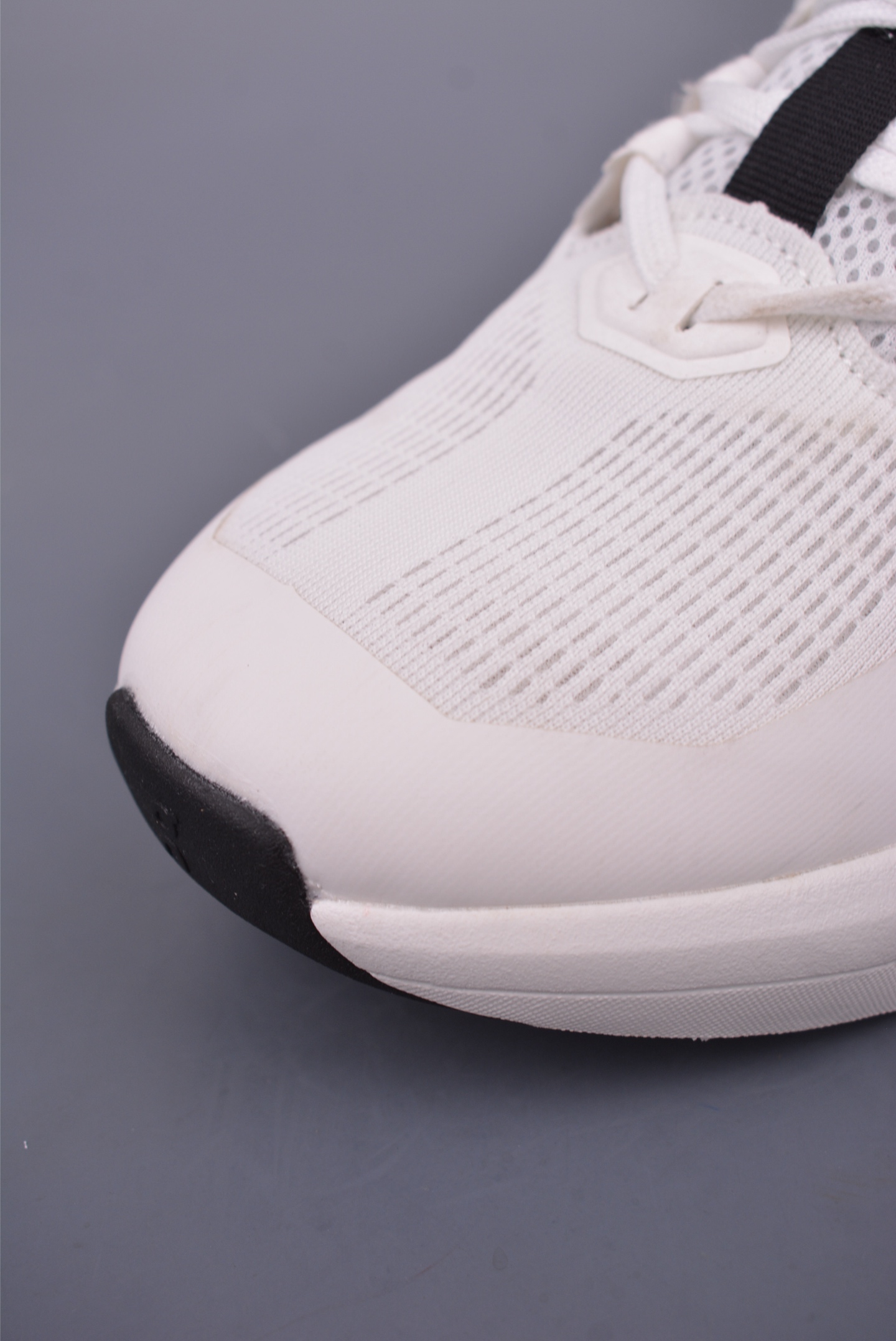 On Running Cloudtilt Loewe White Sneakers - Street Style & Performance 7 i1747941395212 7476 0 5
