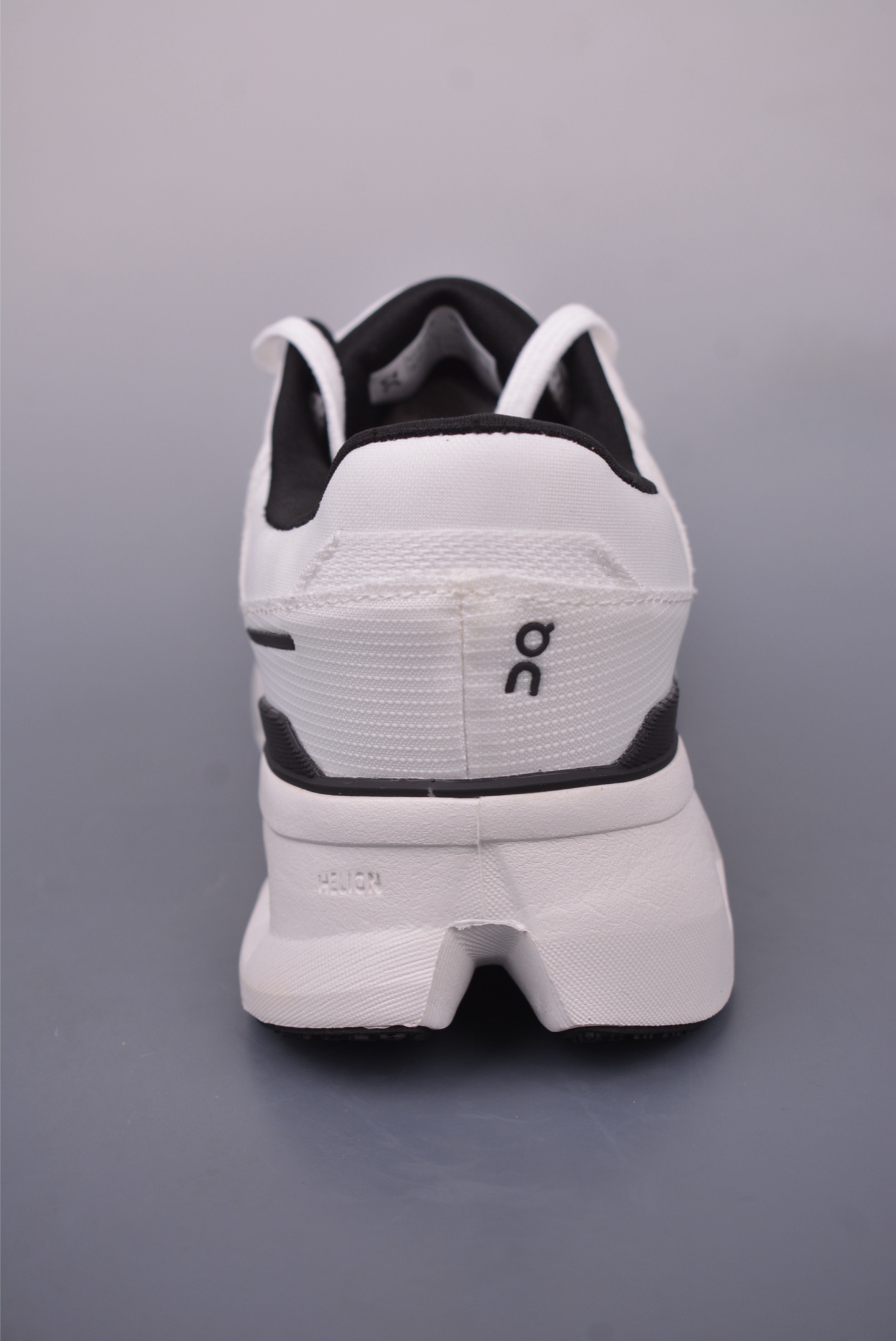On Running Cloudtilt Loewe White Sneakers - Street Style & Performance 5 i1747941395272 876 0 3