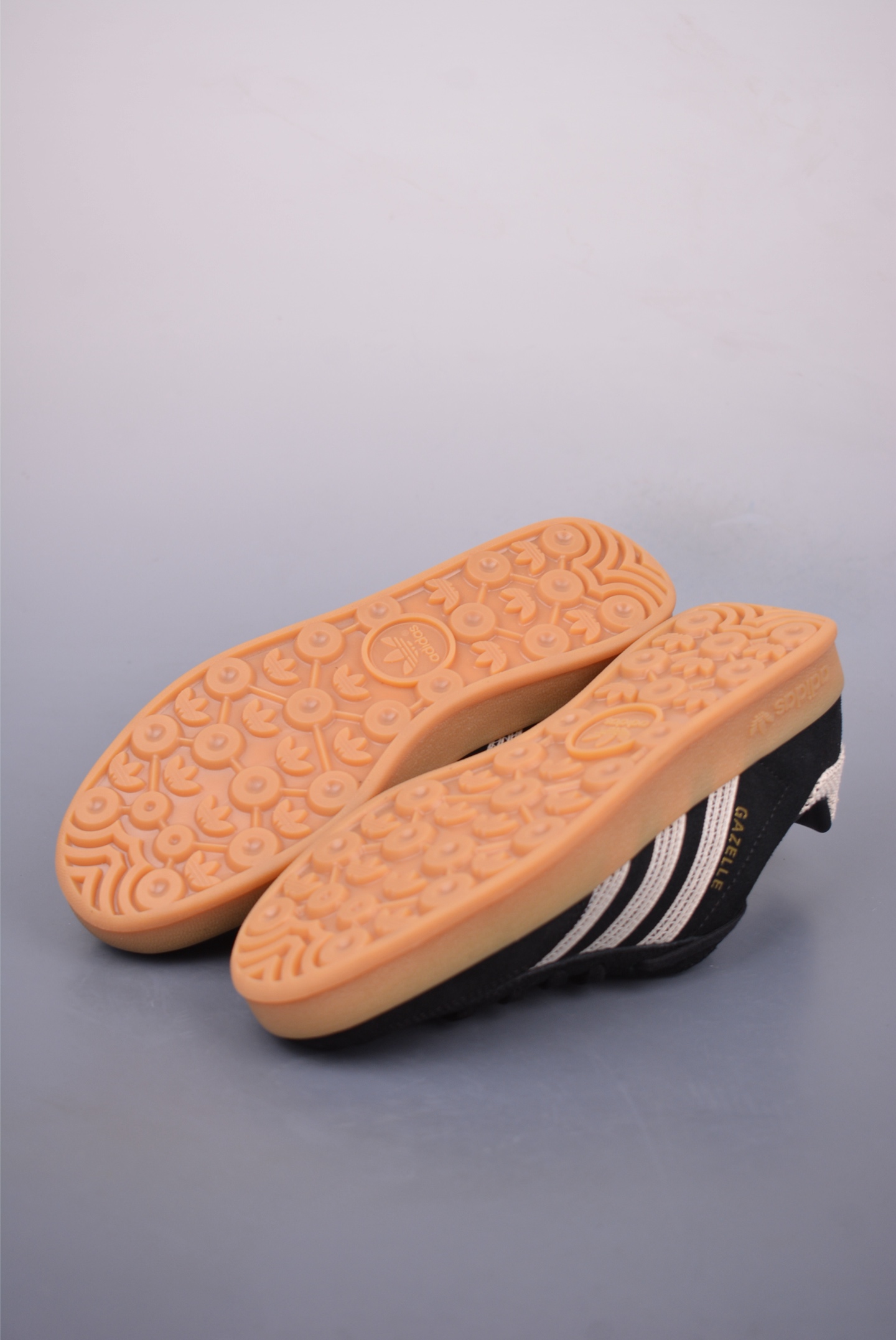 adidas Originals Gazelle INdoor 三叶草休闲防滑耐磨低帮板鞋 纯 JI2755