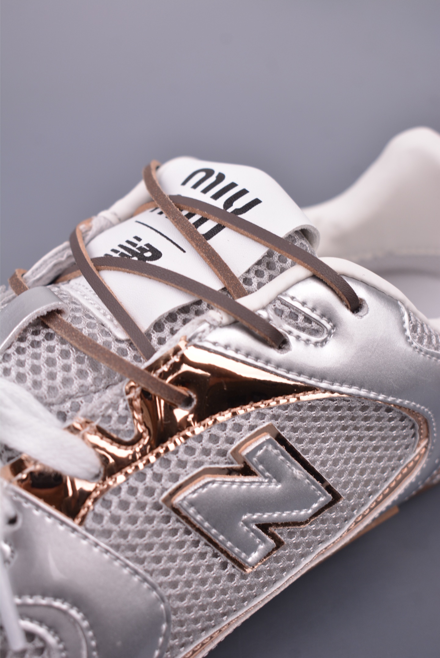 220 Miu Miu x New Balance联名款运动鞋 New Balance 530 学院少女风 5E165E_Z5O_F0379_F_D005