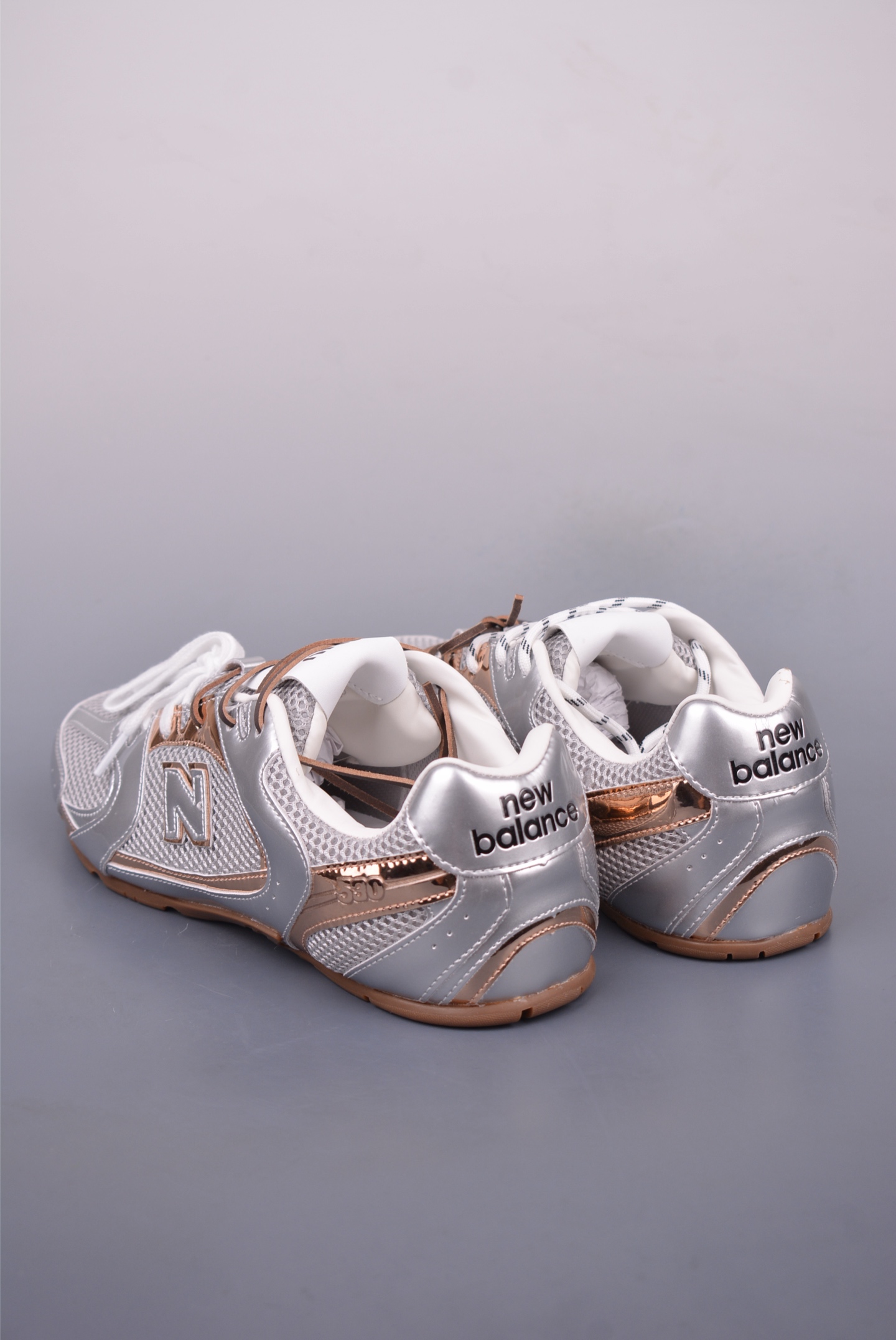 220 Miu Miu x New Balance联名款运动鞋 New Balance 530 学院少女风 5E165E_Z5O_F0379_F_D005