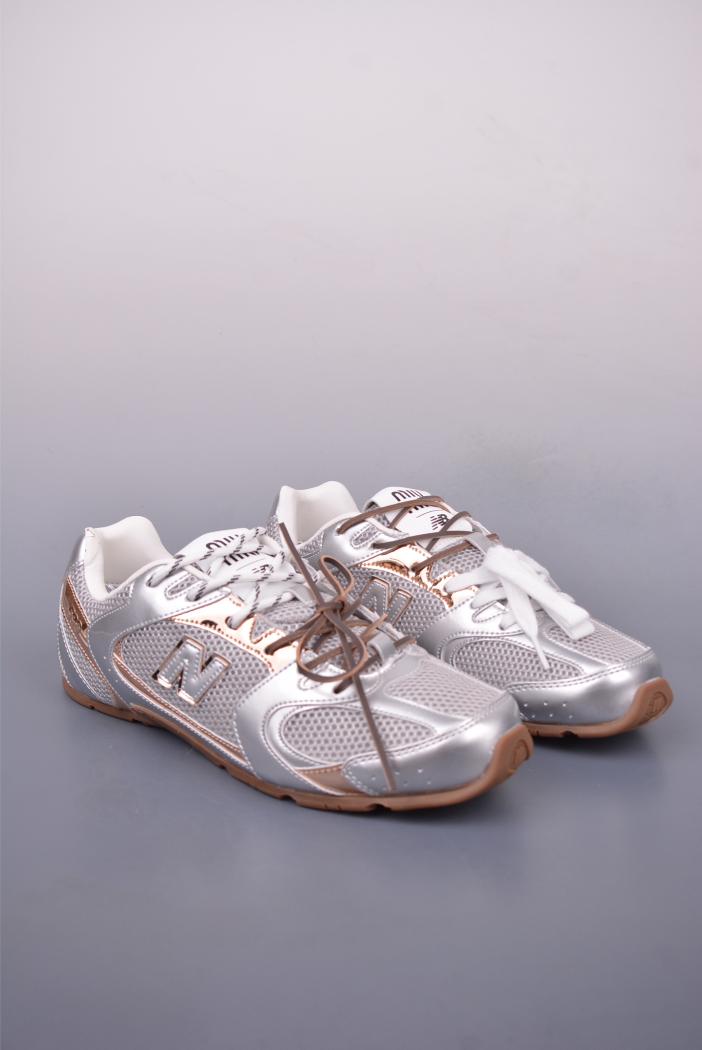 220 Miu Miu x New Balance联名款运动鞋 New Balance 530 学院少女风 5E165E_Z5O_F0379_F_D005