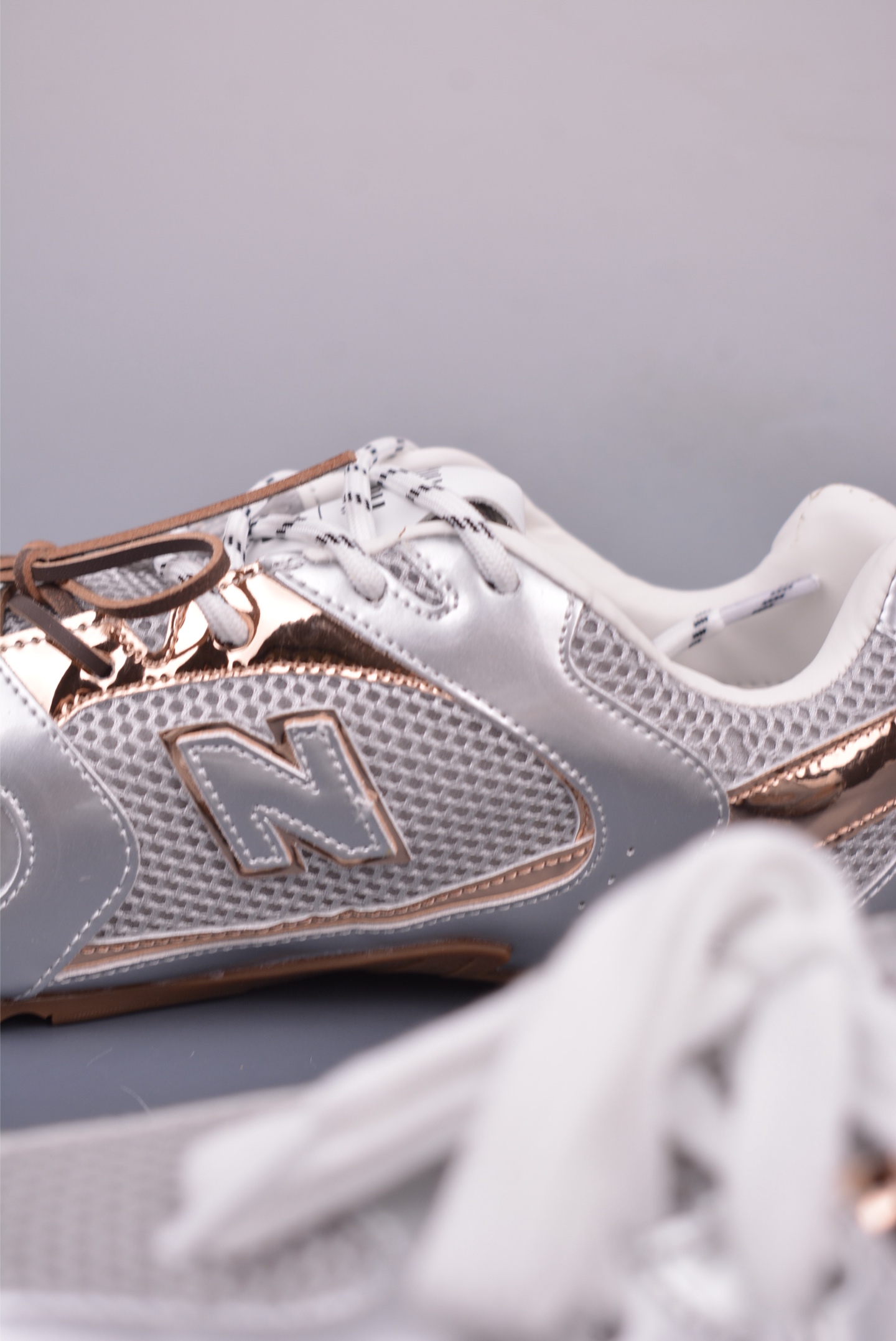 220 Miu Miu x New Balance联名款运动鞋 New Balance 530 学院少女风 5E165E_Z5O_F0379_F_D005