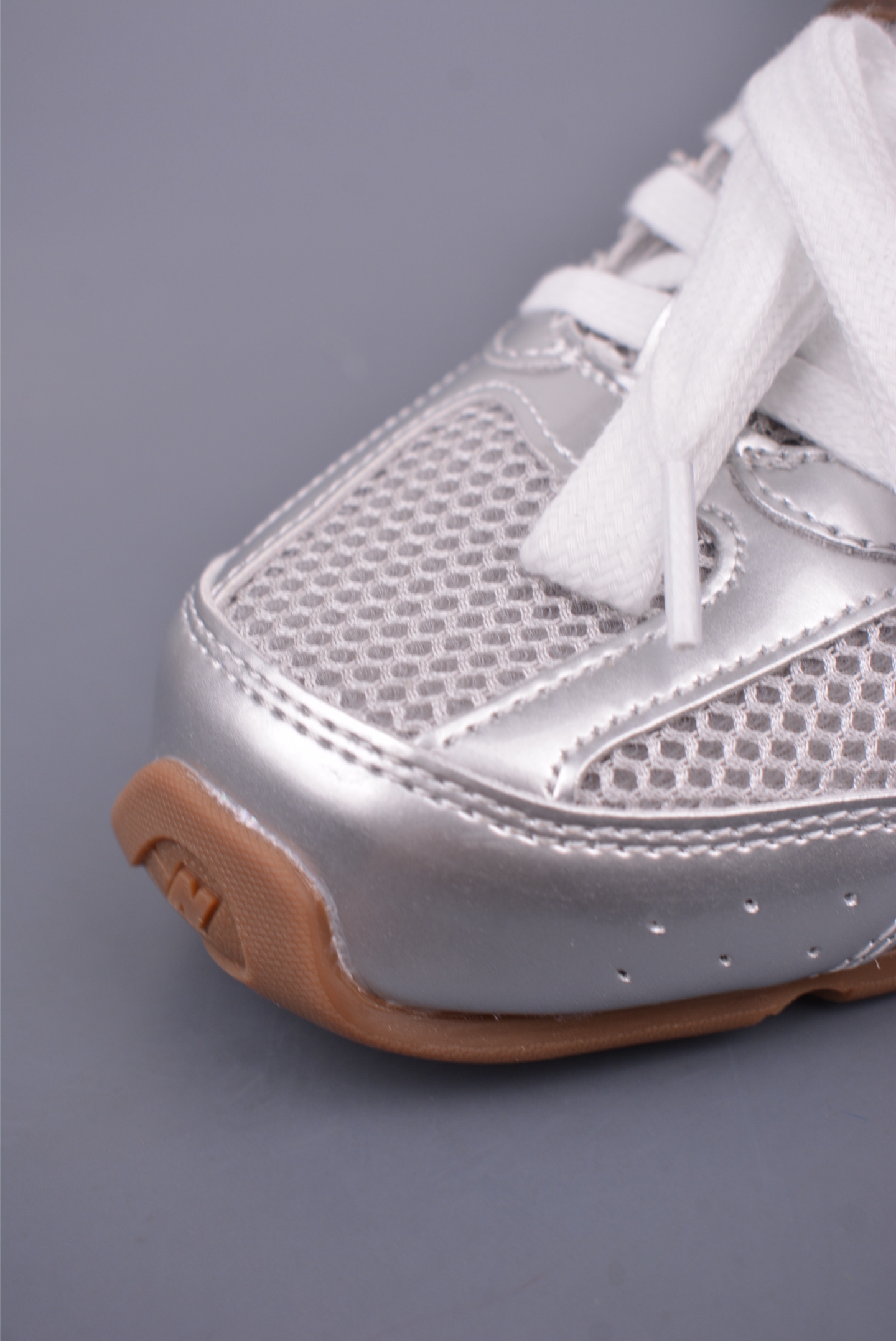 220 Miu Miu x New Balance联名款运动鞋 New Balance 530 学院少女风 5E165E_Z5O_F0379_F_D005