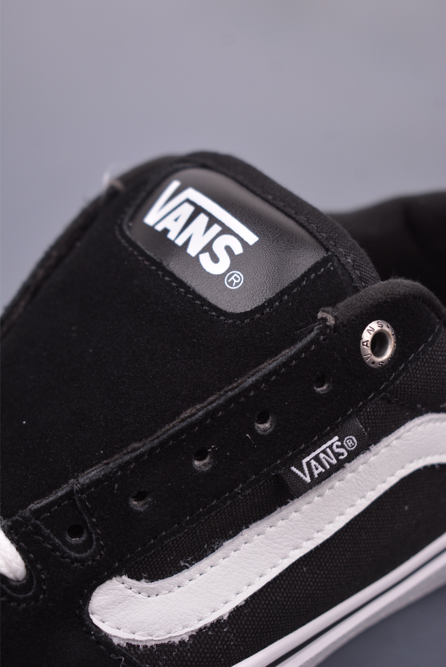Vans Old Skool Faulkner 黑白 范斯官方 防滑轻便低帮休闲滑板鞋 VN000SJVC4R