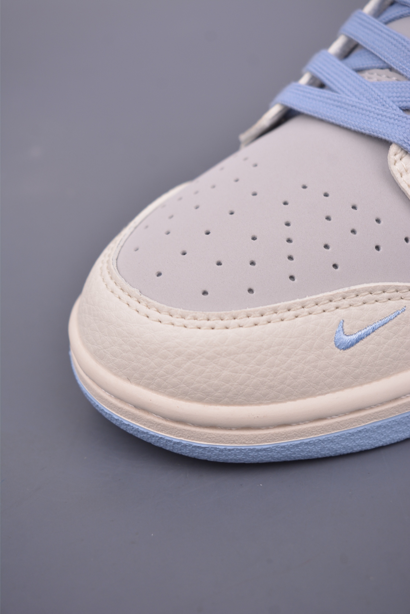 Nike SB Dunk Low 巴黎世家联名 ZH2598-273