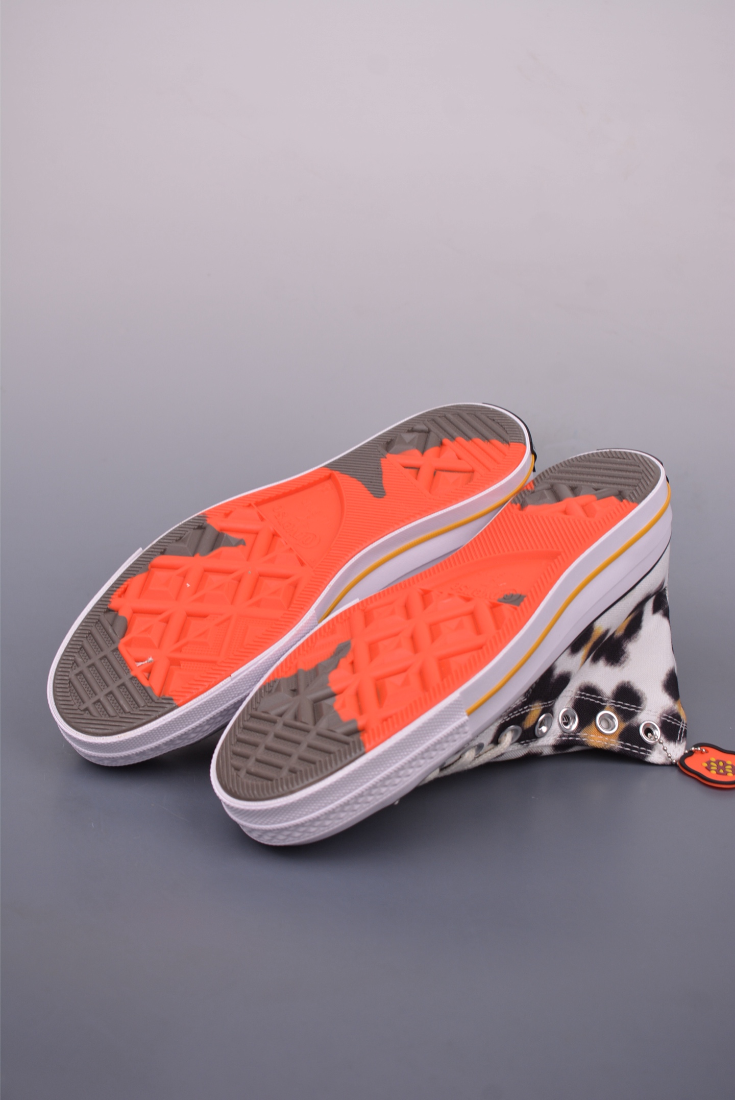 140 KENZO x Converse Hana Leopard Cypress NIGO与耐克集团的联名鞋款虽非首次问世