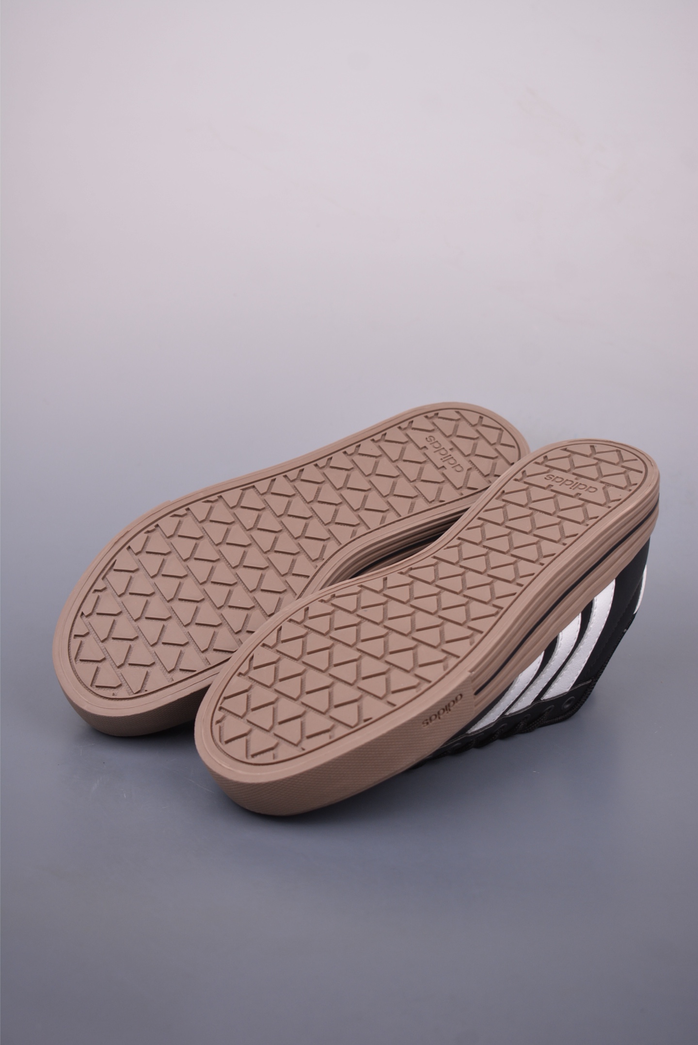 Adidas Barreda Daily 4.0 Low-Top Sneakers - Comfort & Shock Absorption 4 i1748128204587 6497 0 2
