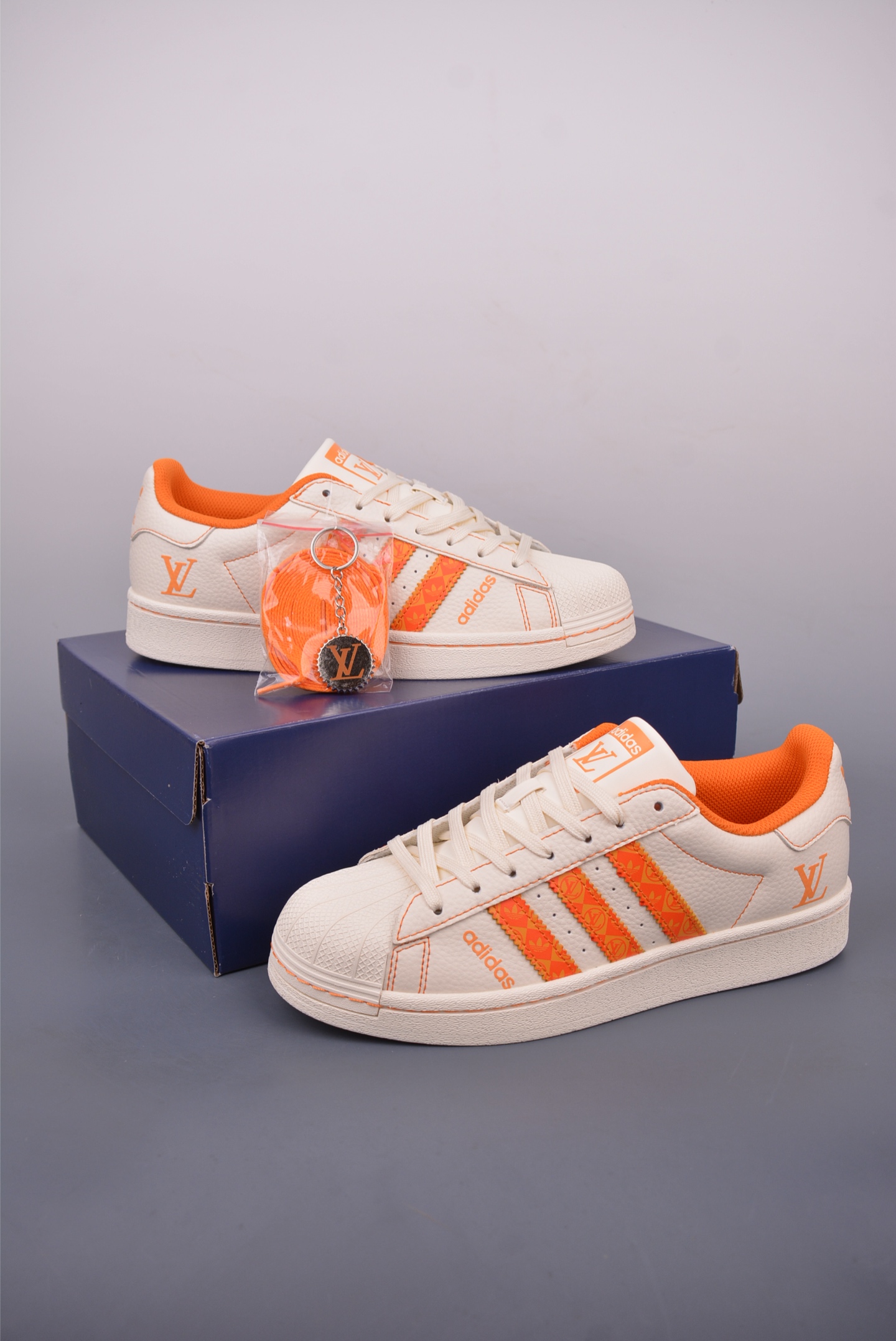 Adidas Originals Superstar x Louis Vuitton Custom Sneakers-Limited Edition 6 i1748128406135 9234 0 4