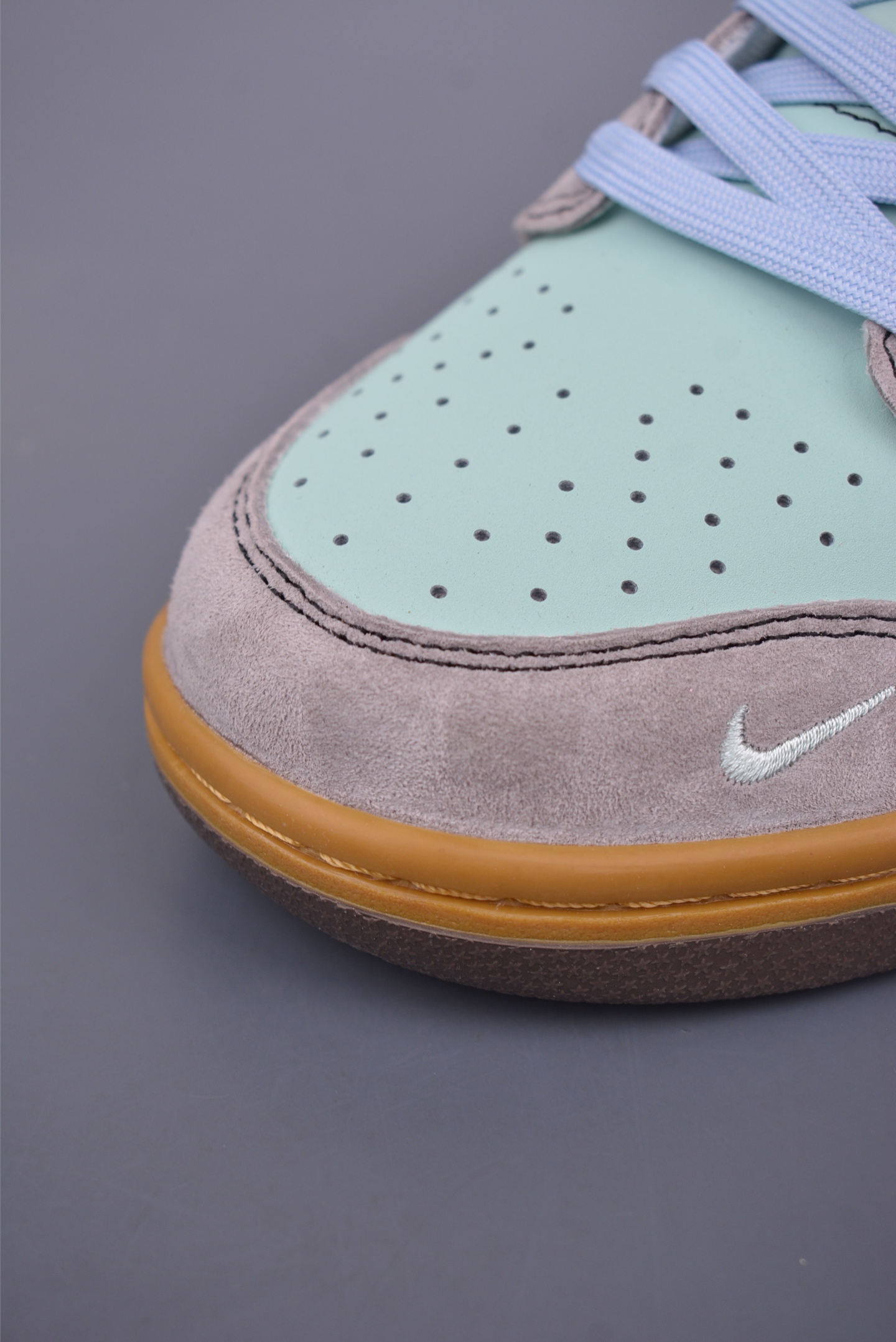 Nike SB Dunk Low Supreme Collaboration Premium Leather Sneakers 6 i1748128455416 5353 0 5
