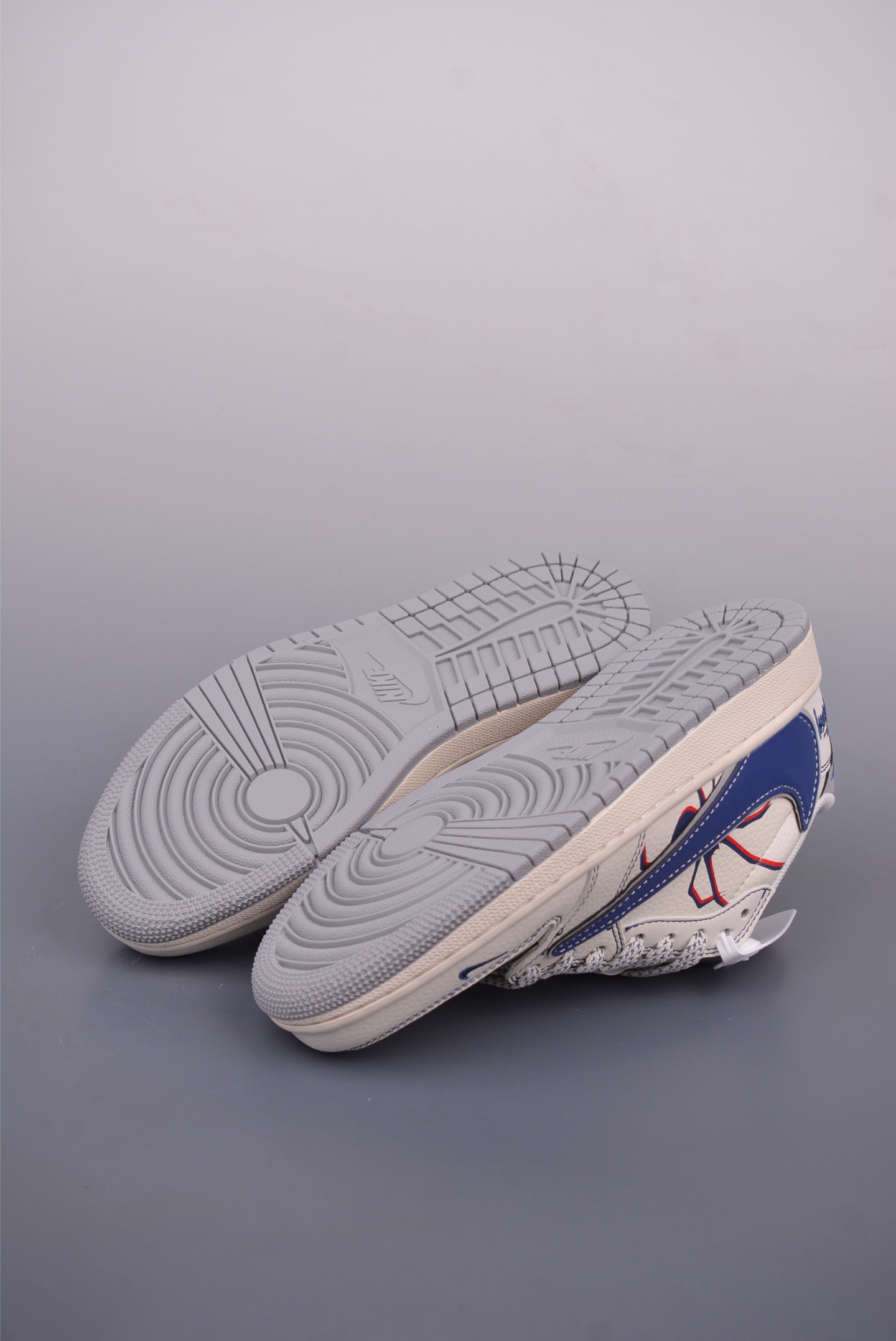 Fragment Design x Travis Scott x Stussy Air Jordan 1 Low Collaboration Sneakers 4 i1748128545800 3622 0 2