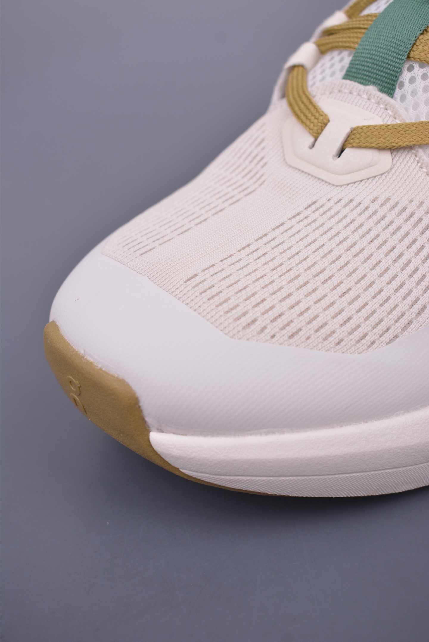 On Cloudtilt Loewe Running Shoes - Urban Outdoor Style for Men and Women 7 i1748213625692 4705 0 5