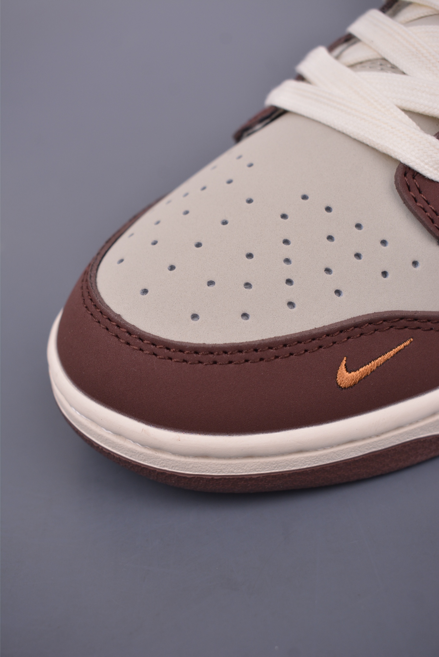 Nike SB Dunk Low Burberry Collaboration Premium Quality Sneakers 7 i1748214796725 5647 0 5