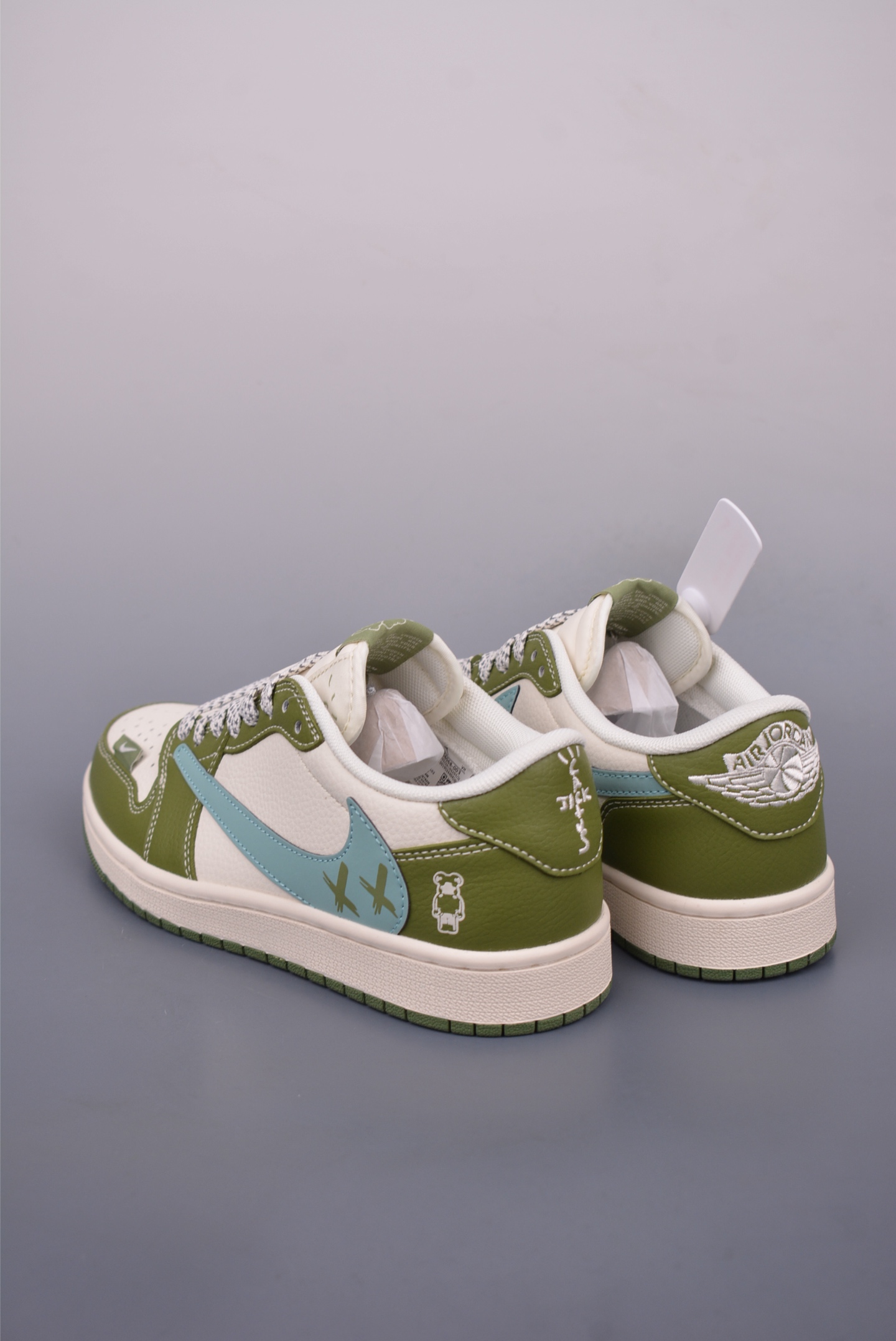 Fragment x Travis Scott x 暴力熊 Air Jordan 1 Low 三方联名倒钩 HS8068-003