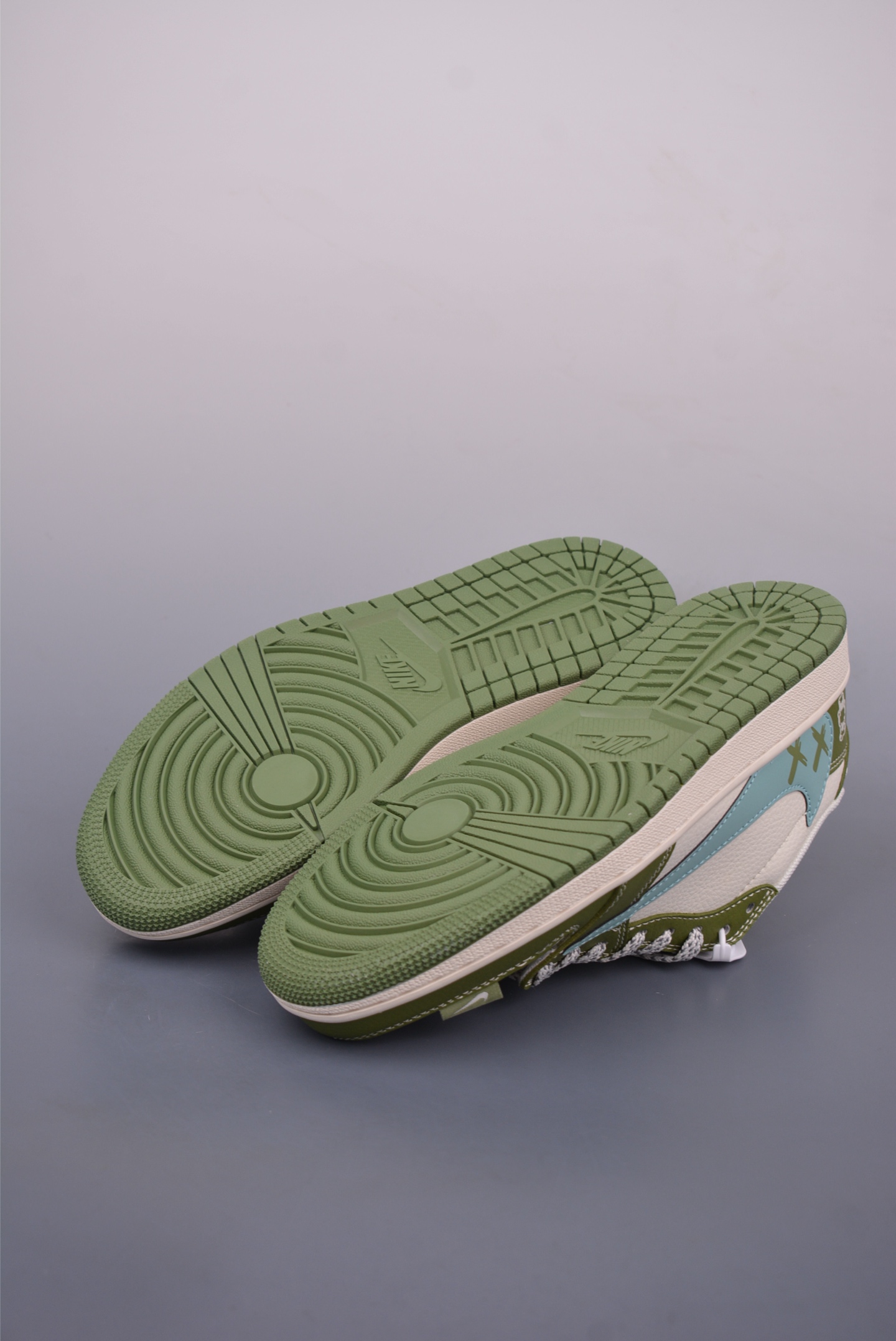 Fragment x Travis Scott x 暴力熊 Air Jordan 1 Low 三方联名倒钩 HS8068-003