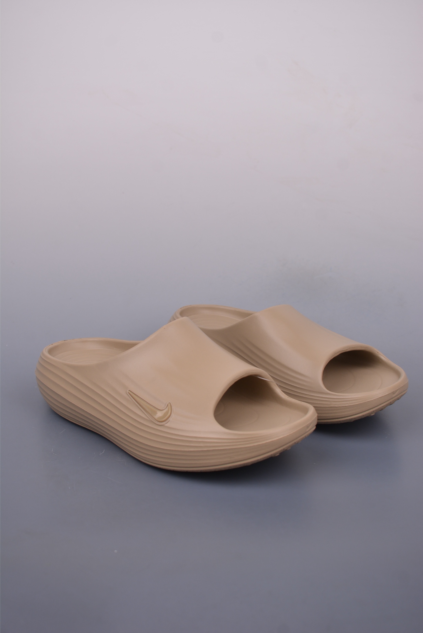 Nike ReactX Rejuven8 耐克夏日穿搭凉鞋 HV4479