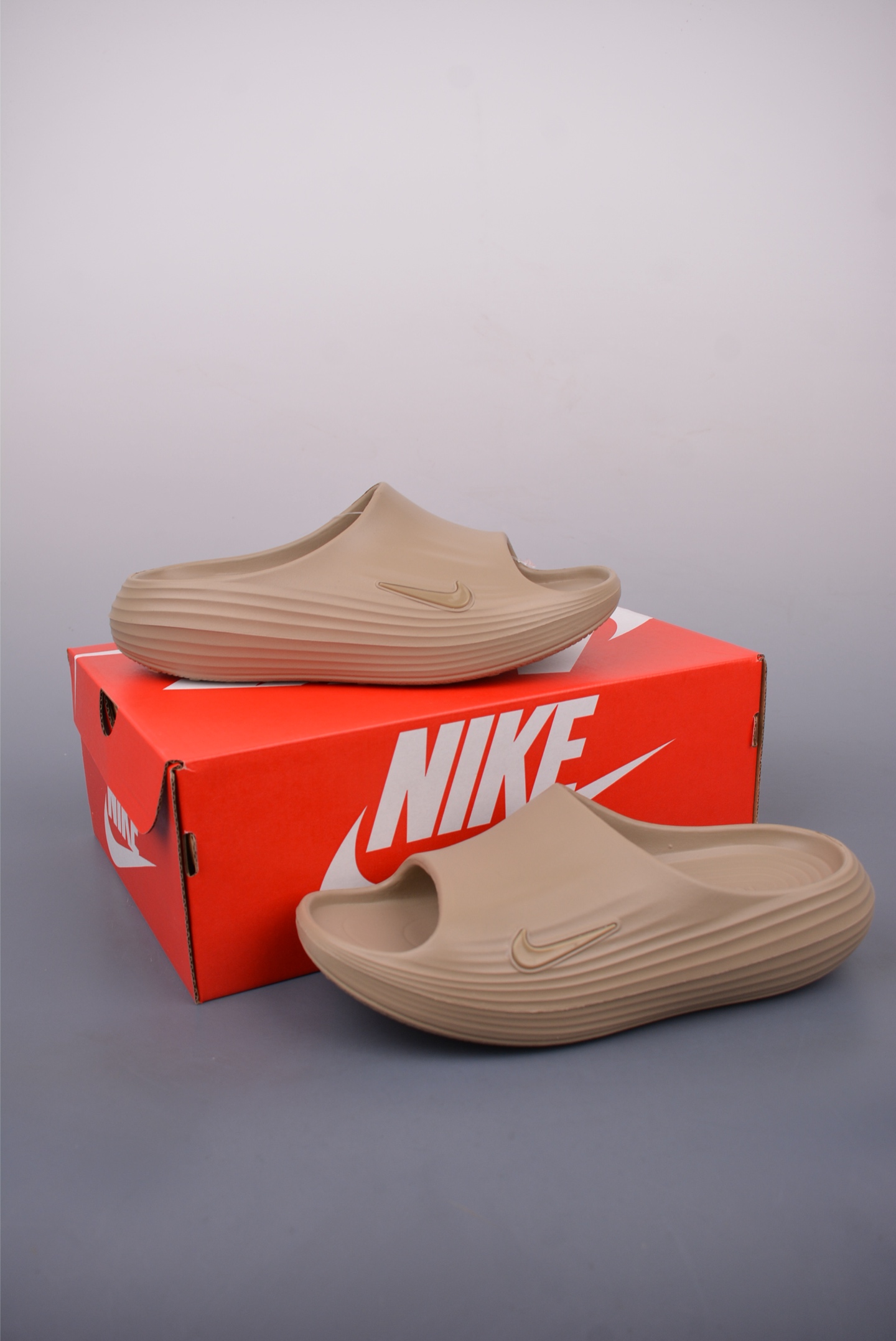 Nike ReactX Rejuven8 耐克夏日穿搭凉鞋 HV4479