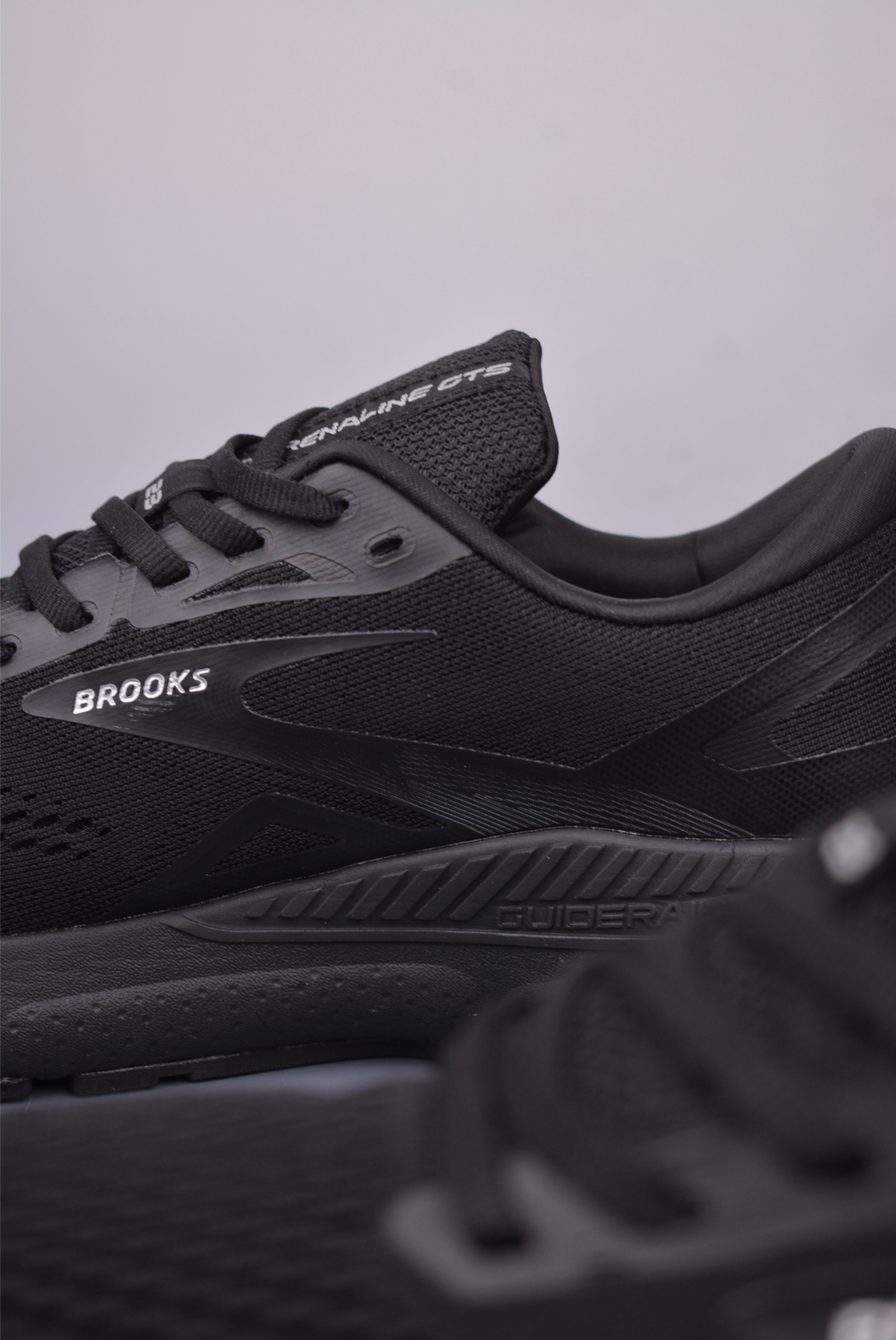 Brooks Glycerin 19: Lightweight, Breathable Running Shoes for Ultimate Comfort 8 i1748303161085 932 0 7