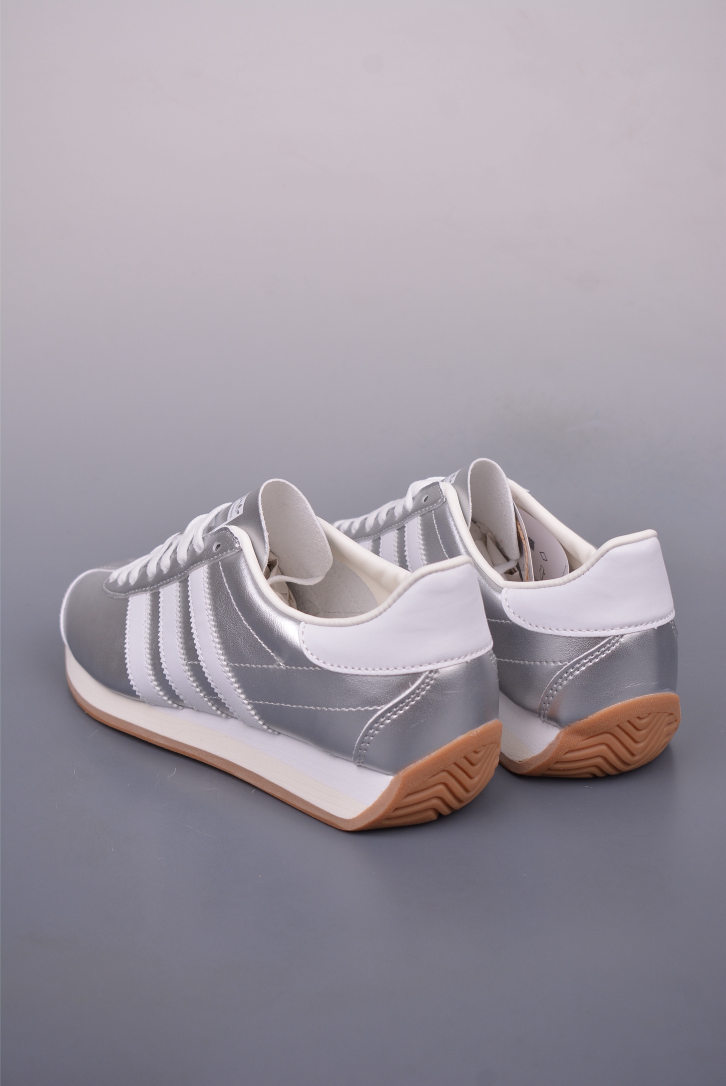 Adidas Originals Country Silver Metallic Low-Top Sneakers - Classic Style 3 i1748303940665 2967 0 1