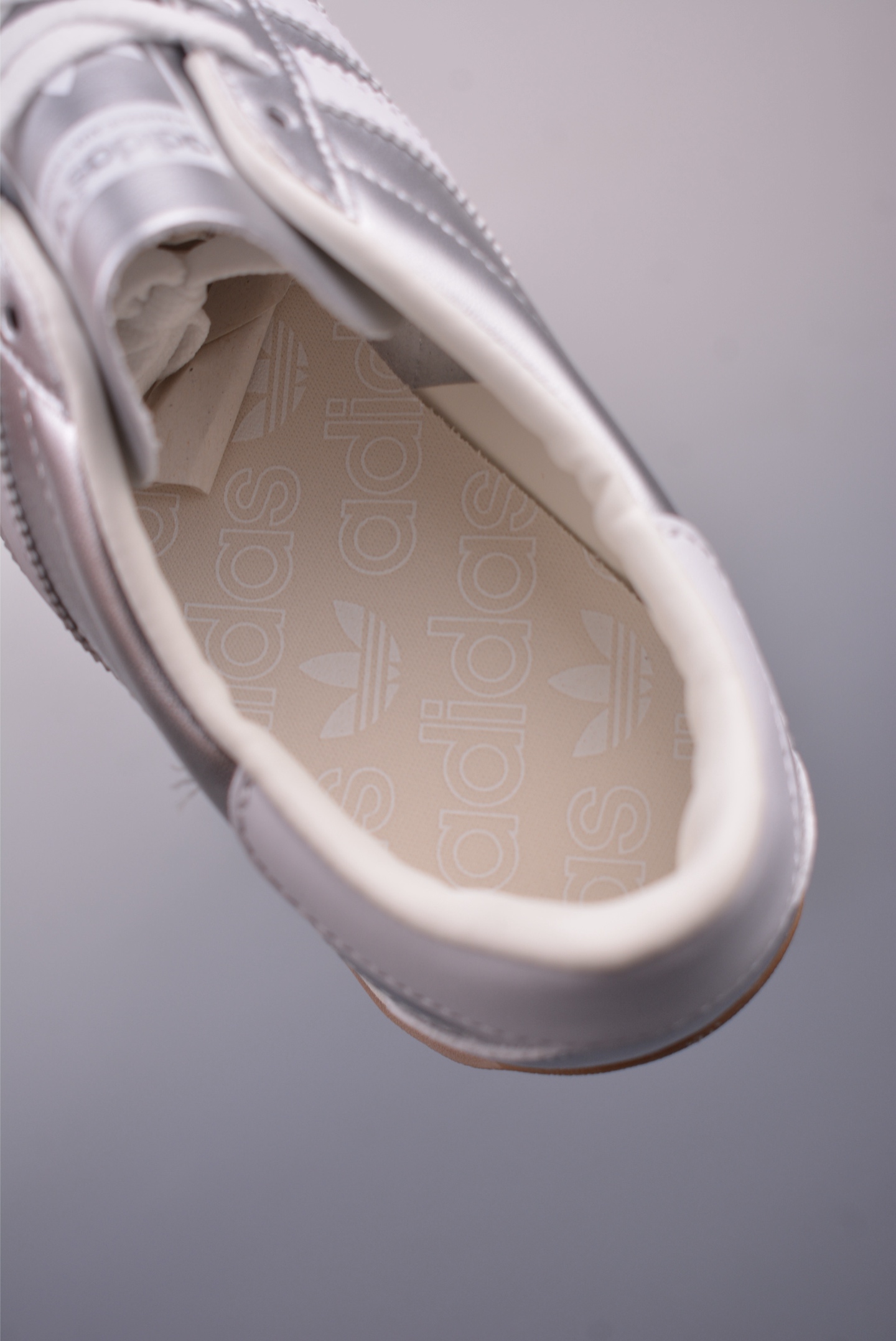 Adidas Originals Country Silver Metallic Low-Top Sneakers - Classic Style 10 i1748303940726 1528 0 8