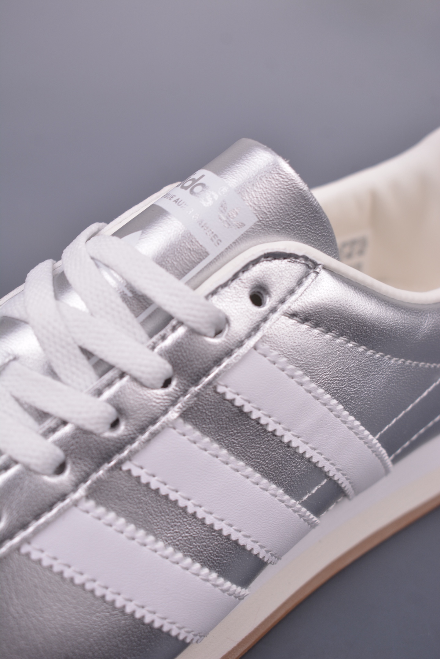 Adidas Originals Country Silver Metallic Low-Top Sneakers - Classic Style 8 i1748303942248 5591 0 6