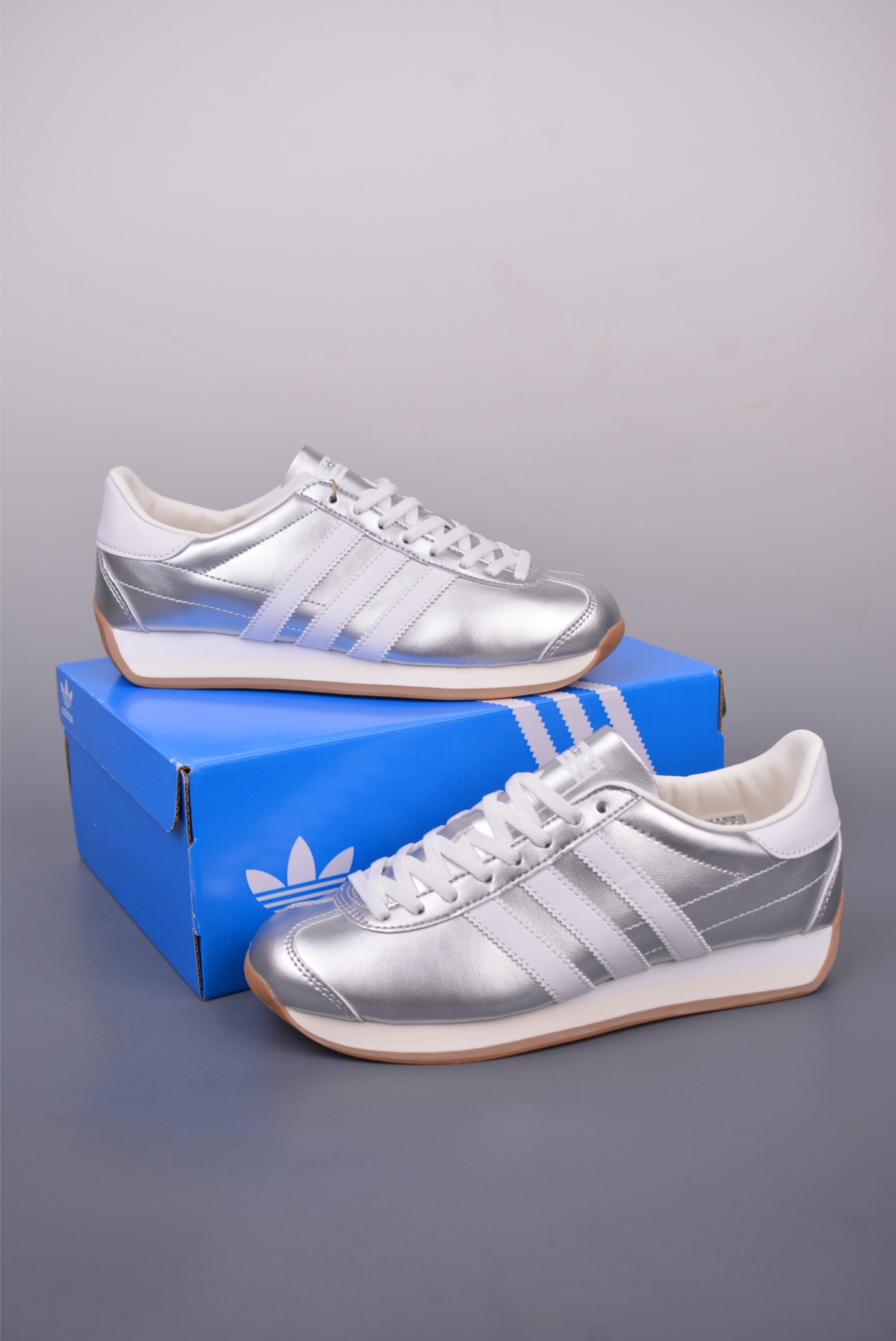 Adidas Originals Country Silver Metallic Low-Top Sneakers - Classic Style 6 i1748303942281 2498 0 4