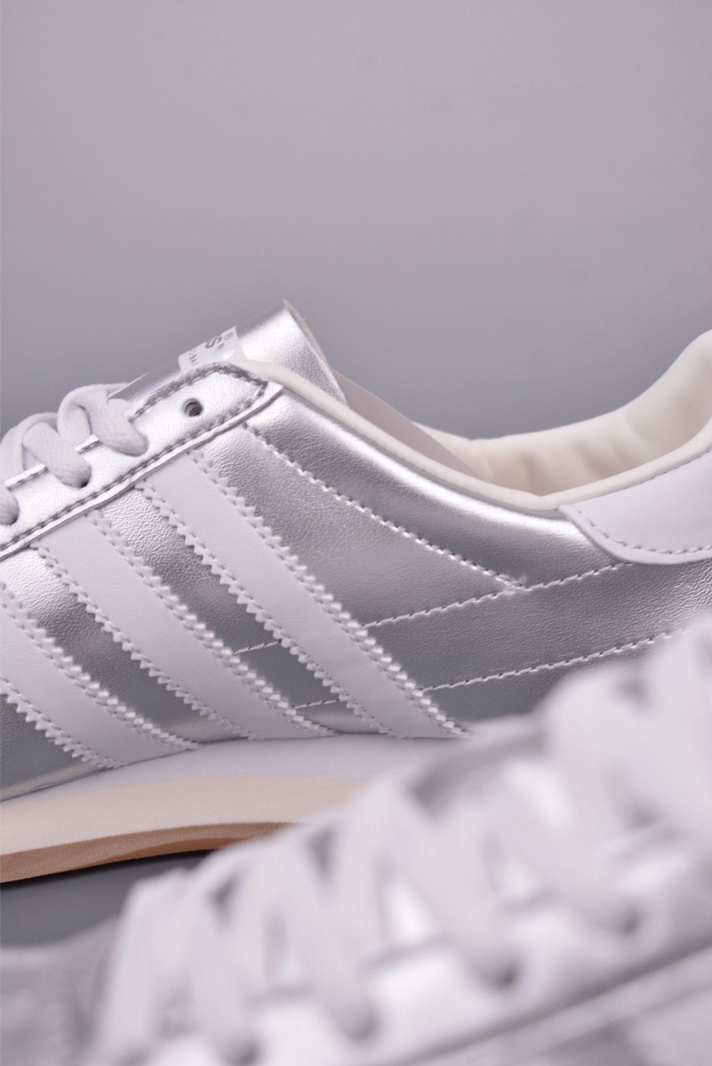 Adidas Originals Country Silver Metallic Low-Top Sneakers - Classic Style 9 i1748303942318 2342 0 7