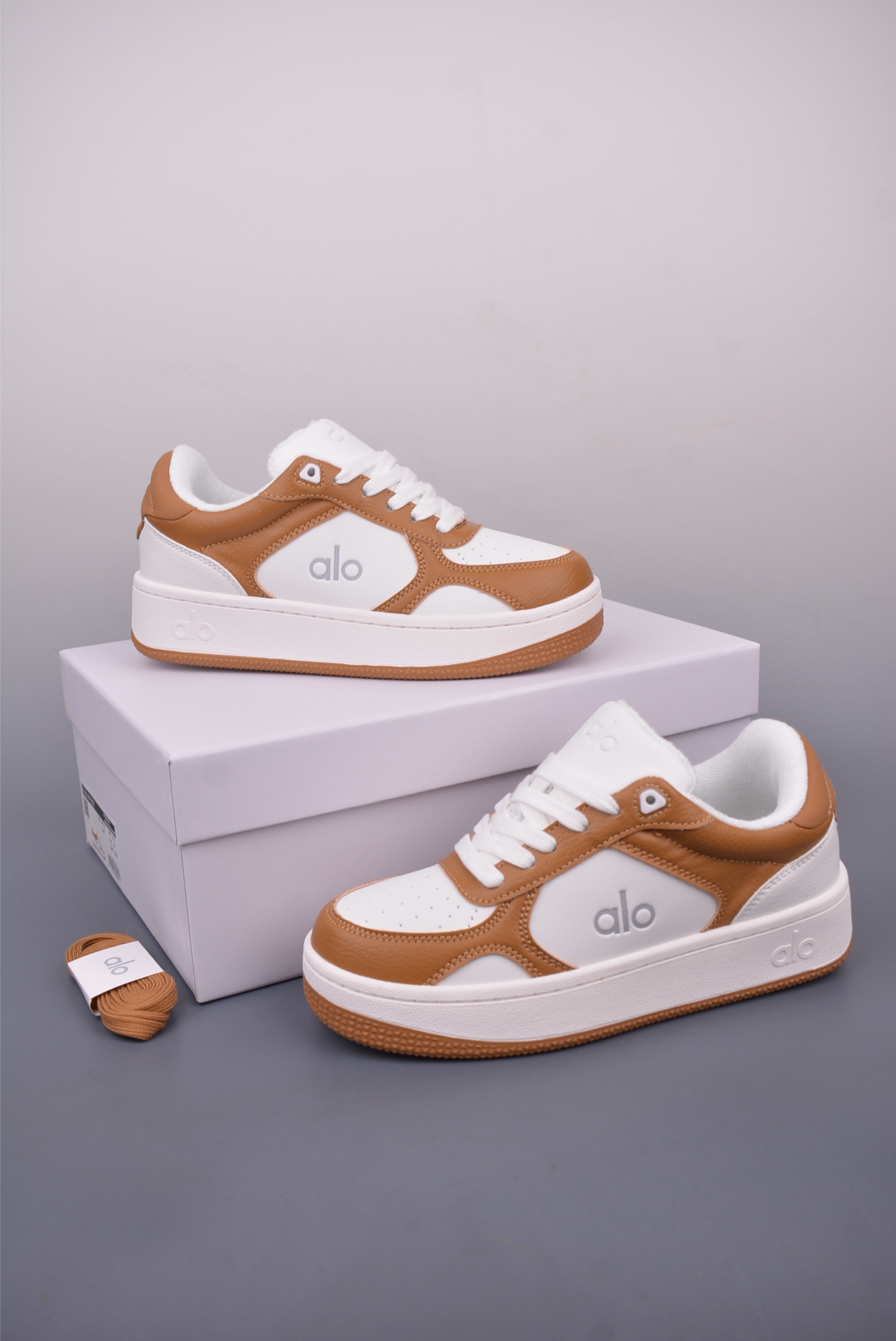 Alo Yoga Recovery Mode Low-Top Sneakers - Comfortable, Stylish, and Durable 6 i1748304011996 6719 0 4