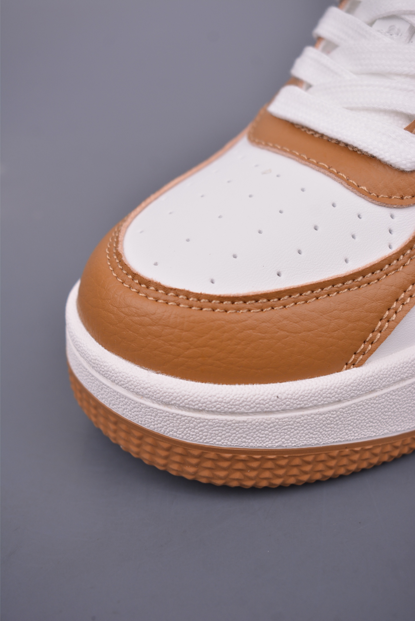 Alo Yoga Recovery Mode Low-Top Sneakers - Comfortable, Stylish, and Durable 7 i1748304012035 8044 0 5