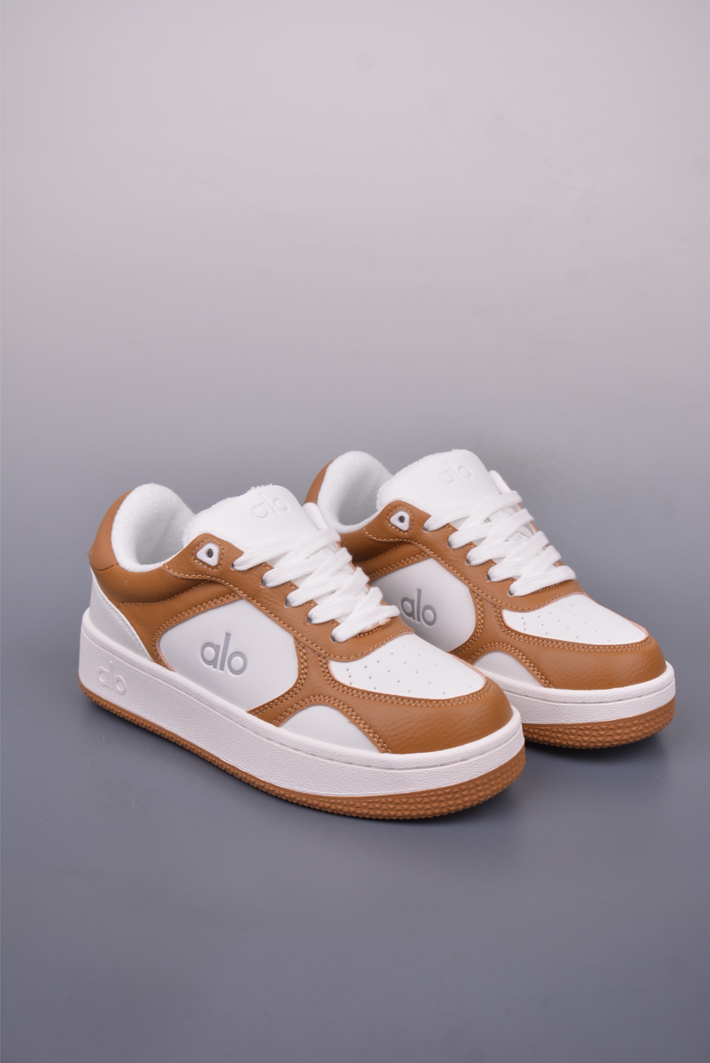 Alo Yoga Recovery Mode Low-Top Sneakers - Comfortable, Stylish, and Durable 2 i1748304012049 401 0 0