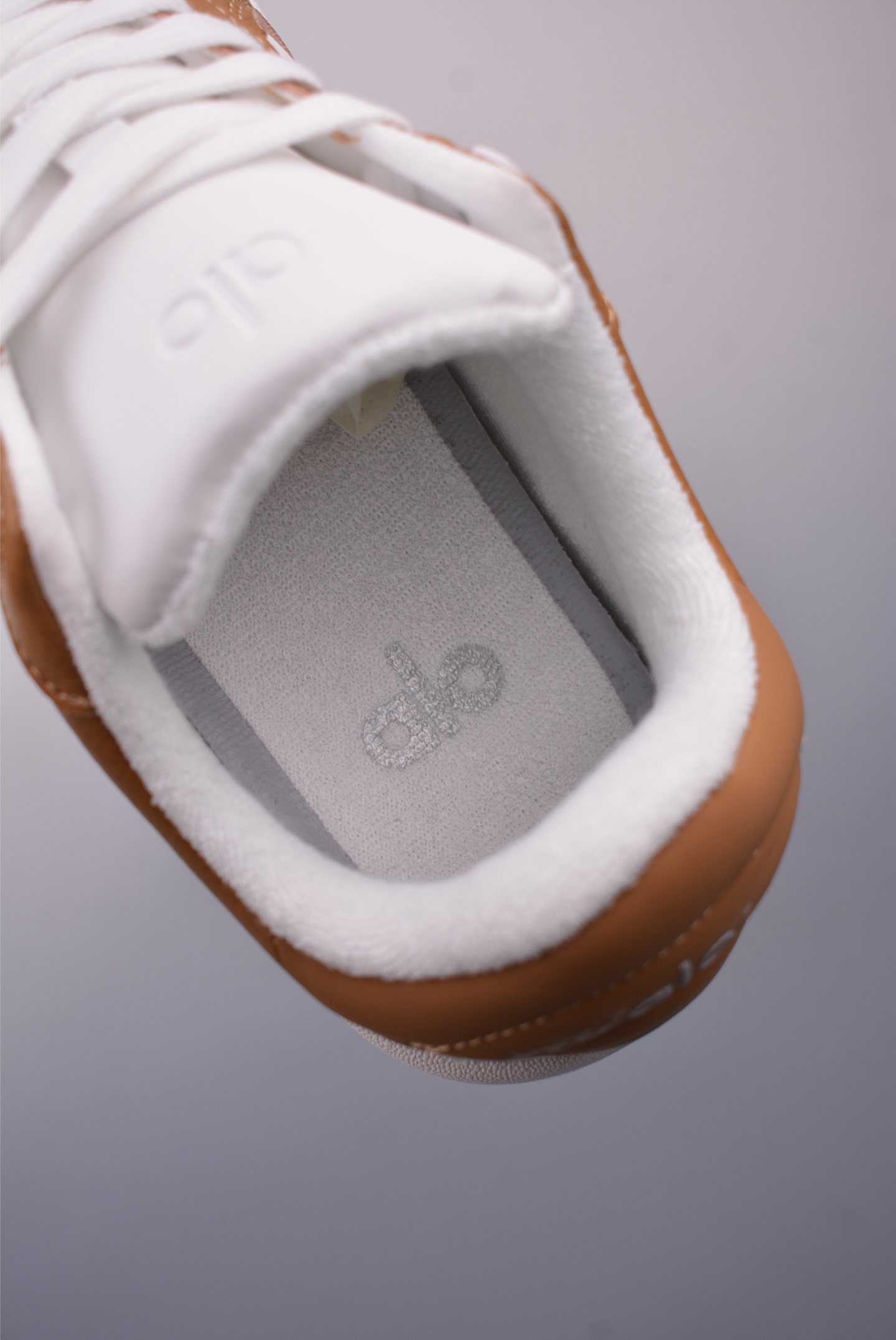 Alo Yoga Recovery Mode Low-Top Sneakers - Comfortable, Stylish, and Durable 10 i1748304013933 9958 0 8