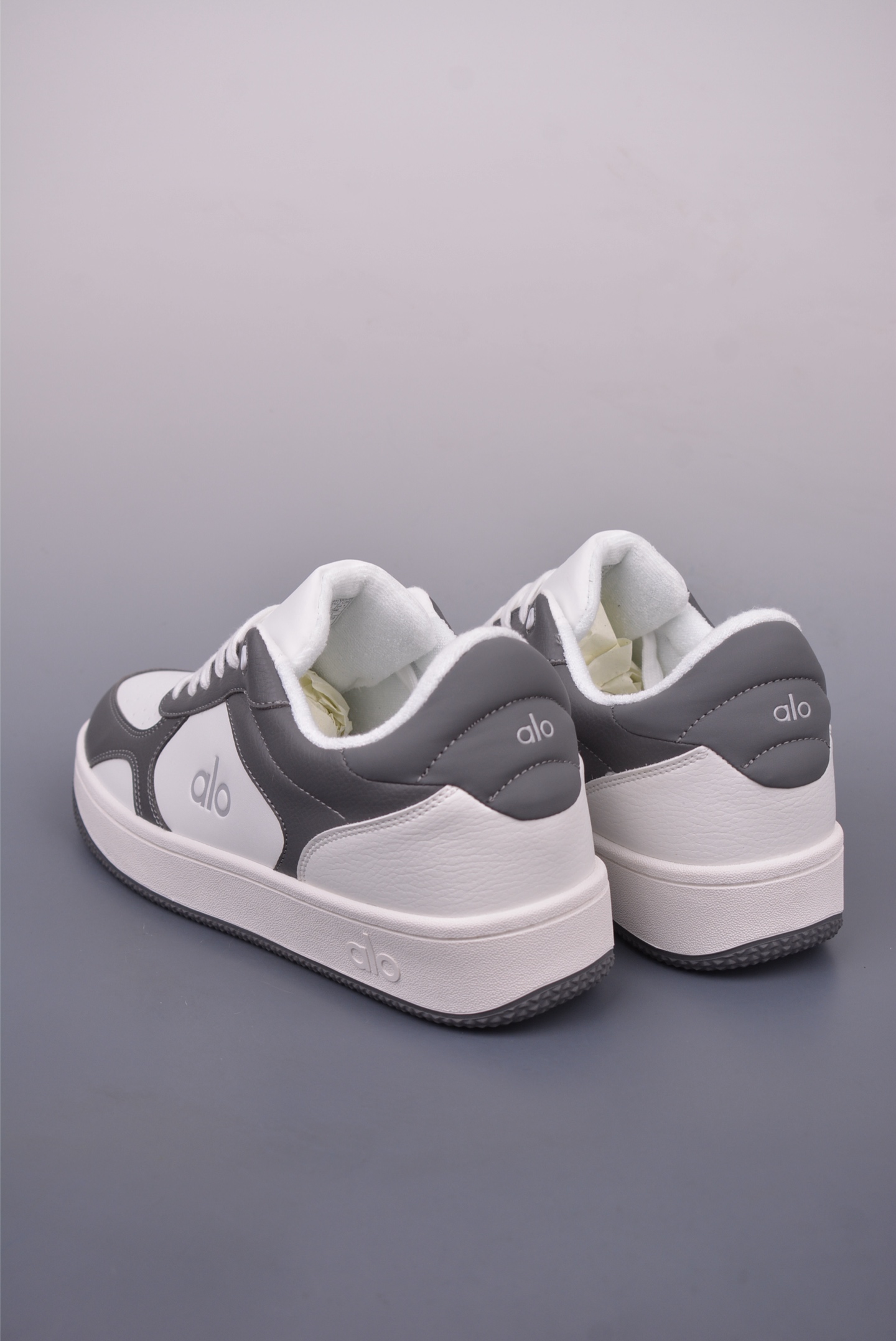 Alo Yoga Recovery Mode Sneakers - Comfortable, Stylish, and Durable Low-Tops 2 i1748304064546 8363 0 1