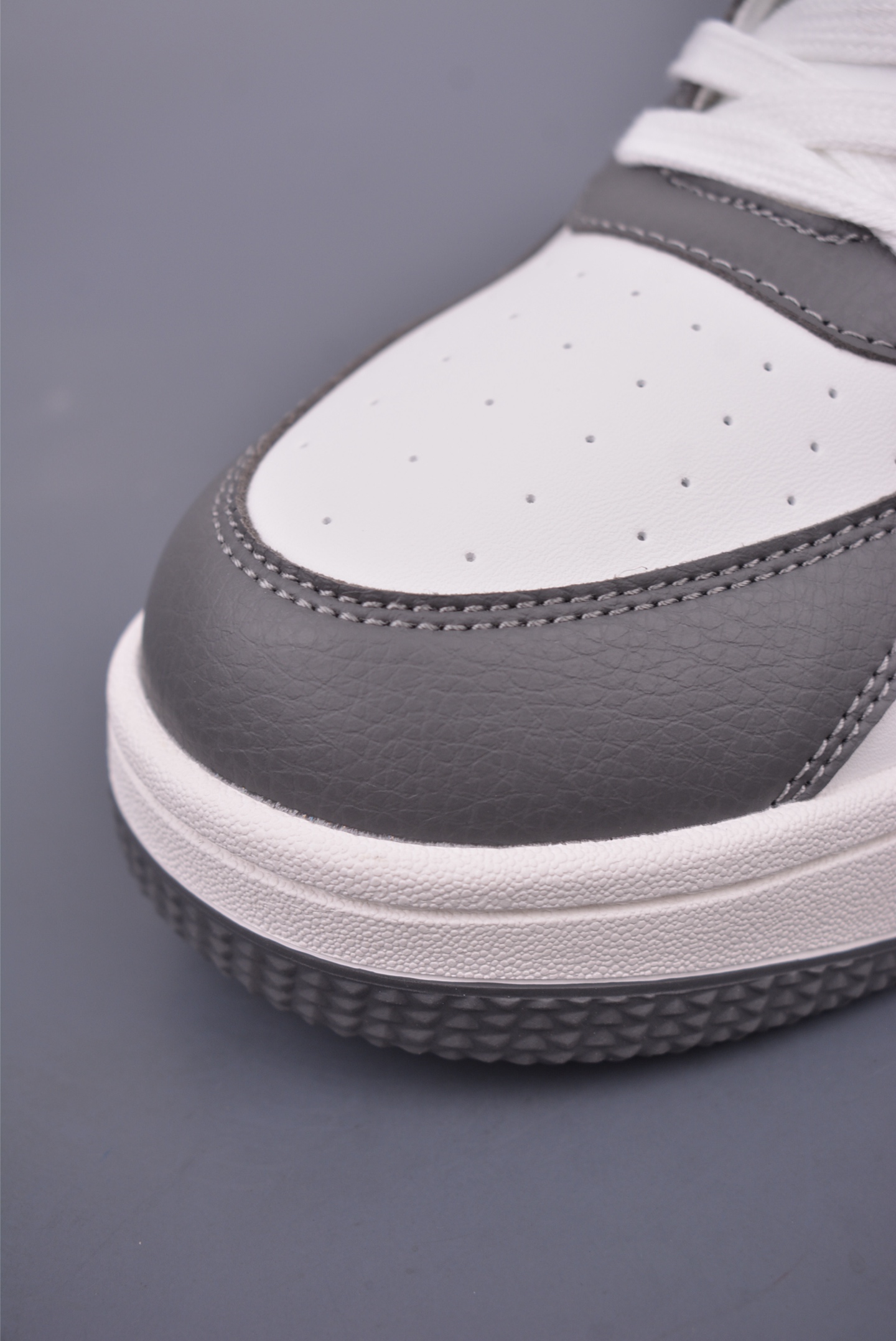 Alo Yoga Recovery Mode Sneakers - Comfortable, Stylish, and Durable Low-Tops 6 i1748304064584 2989 0 5