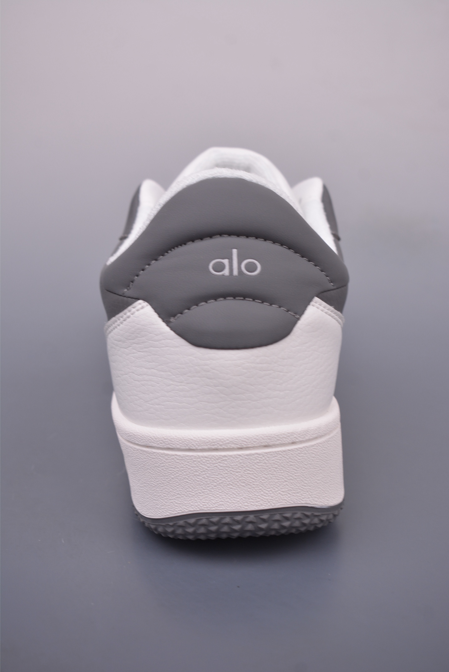 Alo Yoga Recovery Mode Sneakers - Comfortable, Stylish, and Durable Low-Tops 4 i1748304065938 9801 0 3