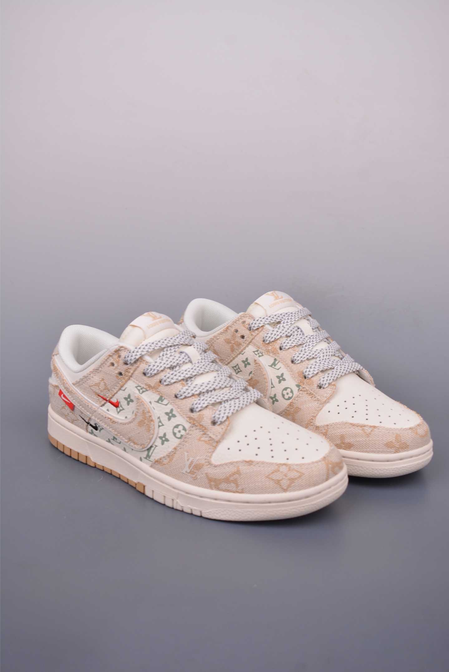 Nike SB Dunk Low Louis Vuitton Custom Sneakers - Limited Edition 2 i1748304478901 3963 0 0