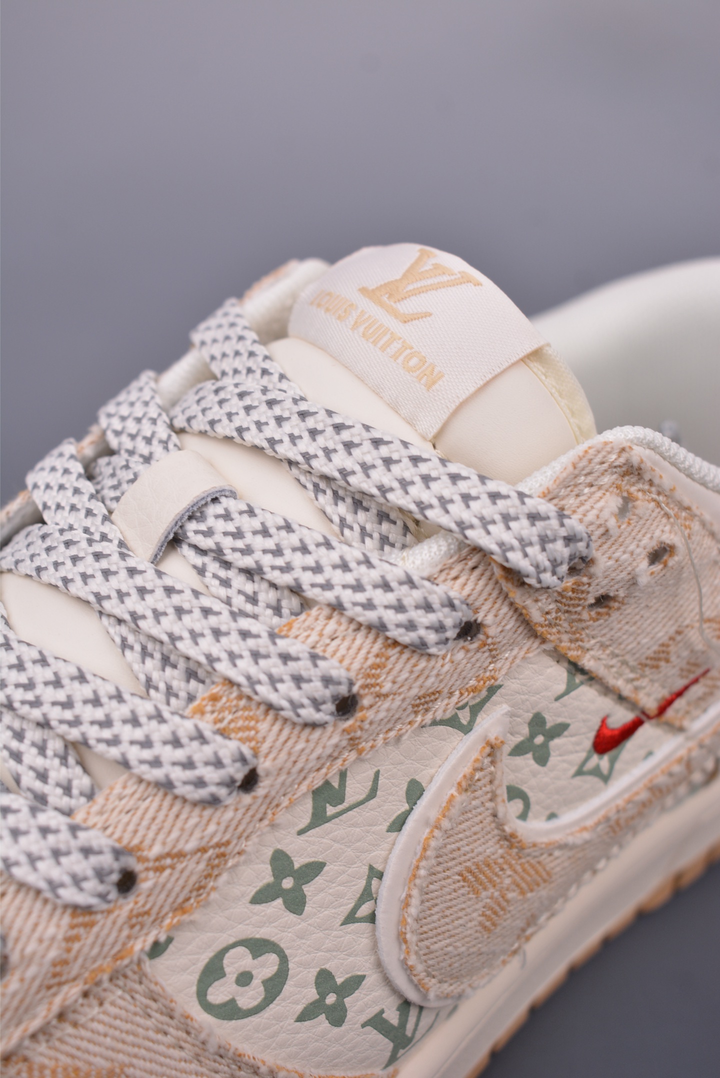 Nike SB Dunk Low Louis Vuitton Custom Sneakers - Limited Edition 8 i1748304478910 2835 0 6