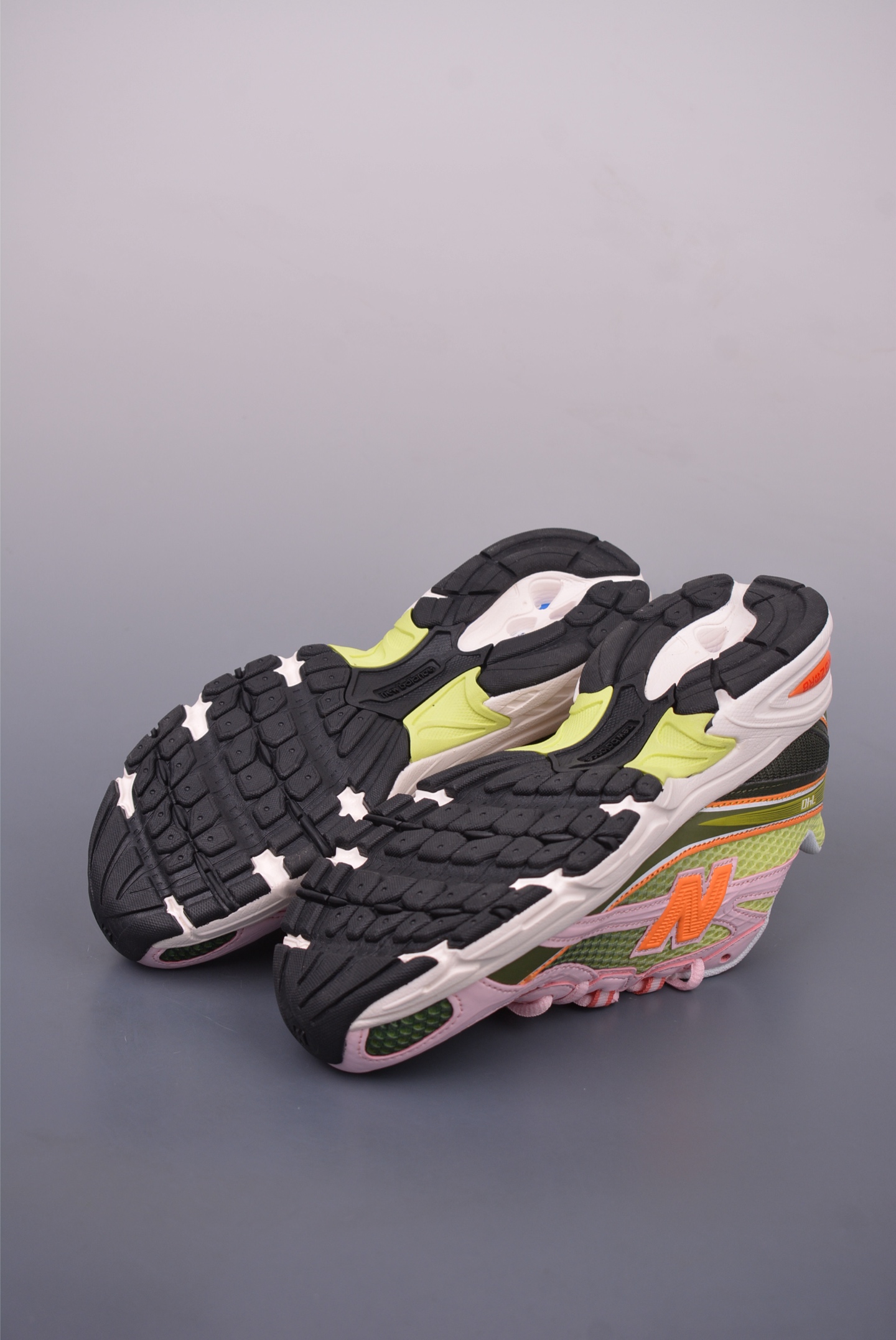 New Balance 740 Series Retro Casual Running Sneakers - Stylish and Comfortable 4 i1748304974837 159 0 2