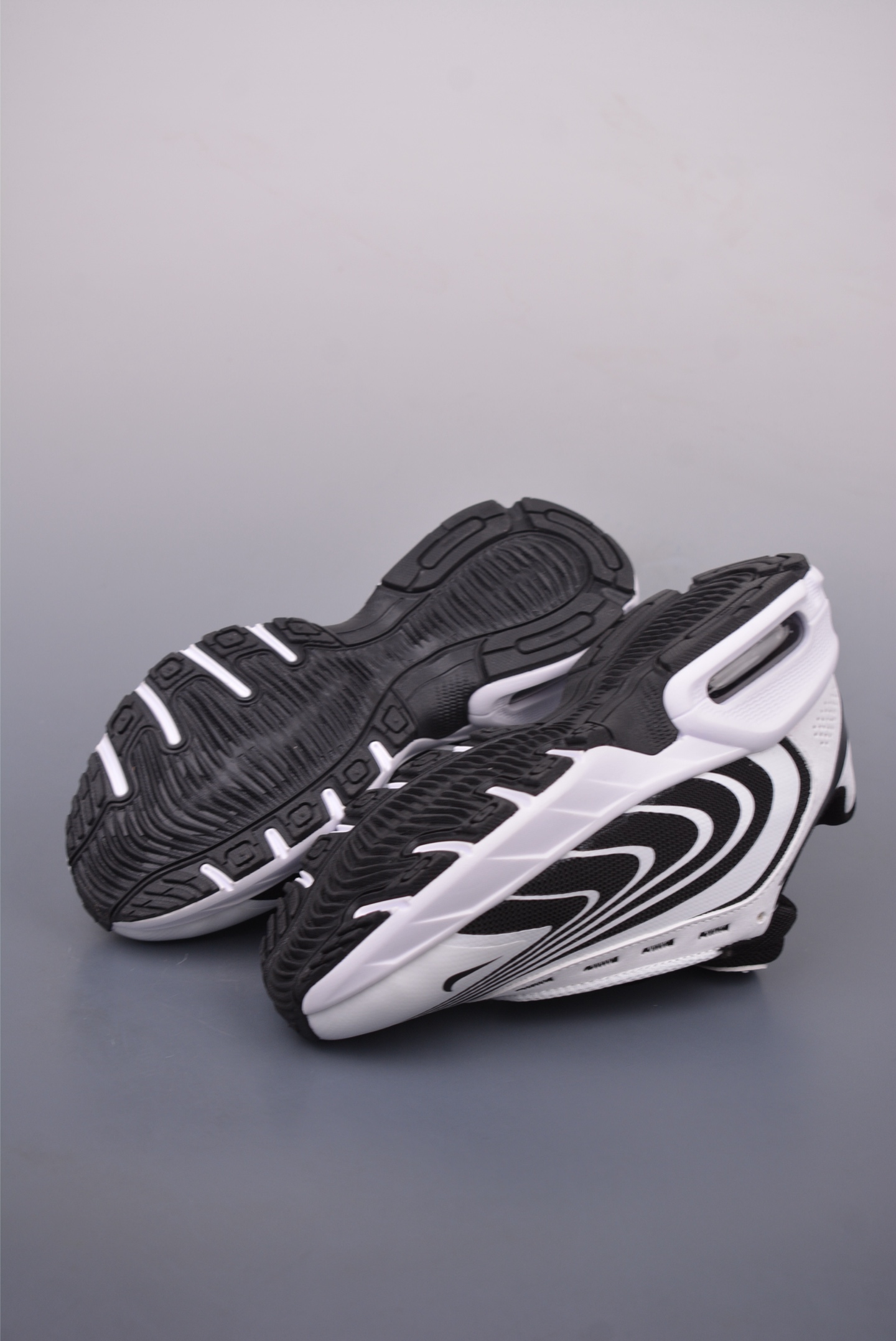 Nike Air Max Fire: Retro Comfort Sneakers with Durable Rubber Outsole 4 i1748384919287 3242 0 2