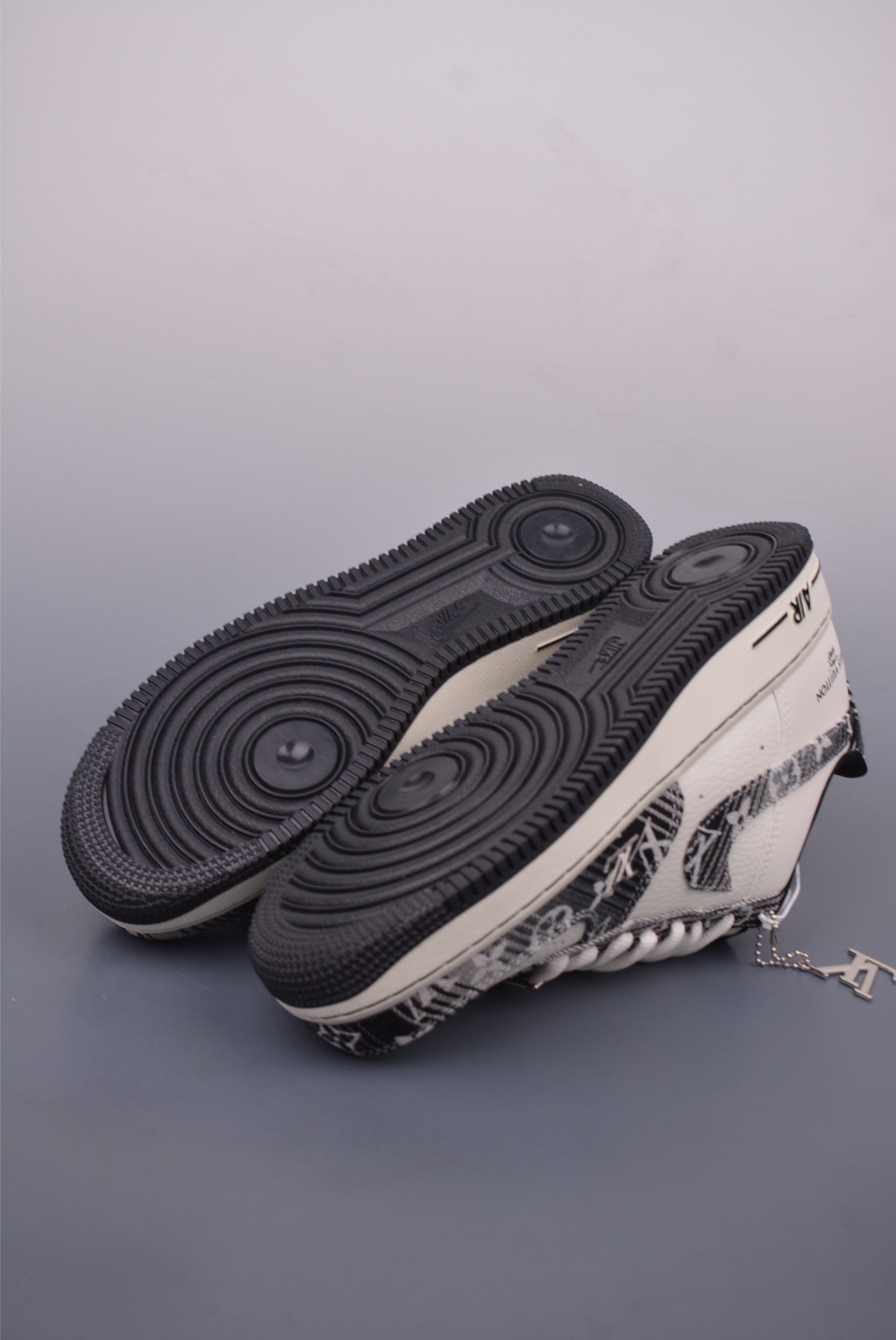 Nike Air Force 1 Low Louis Vuitton Custom Sneakers - Limited Edition 4 i1748385146891 683 0 2