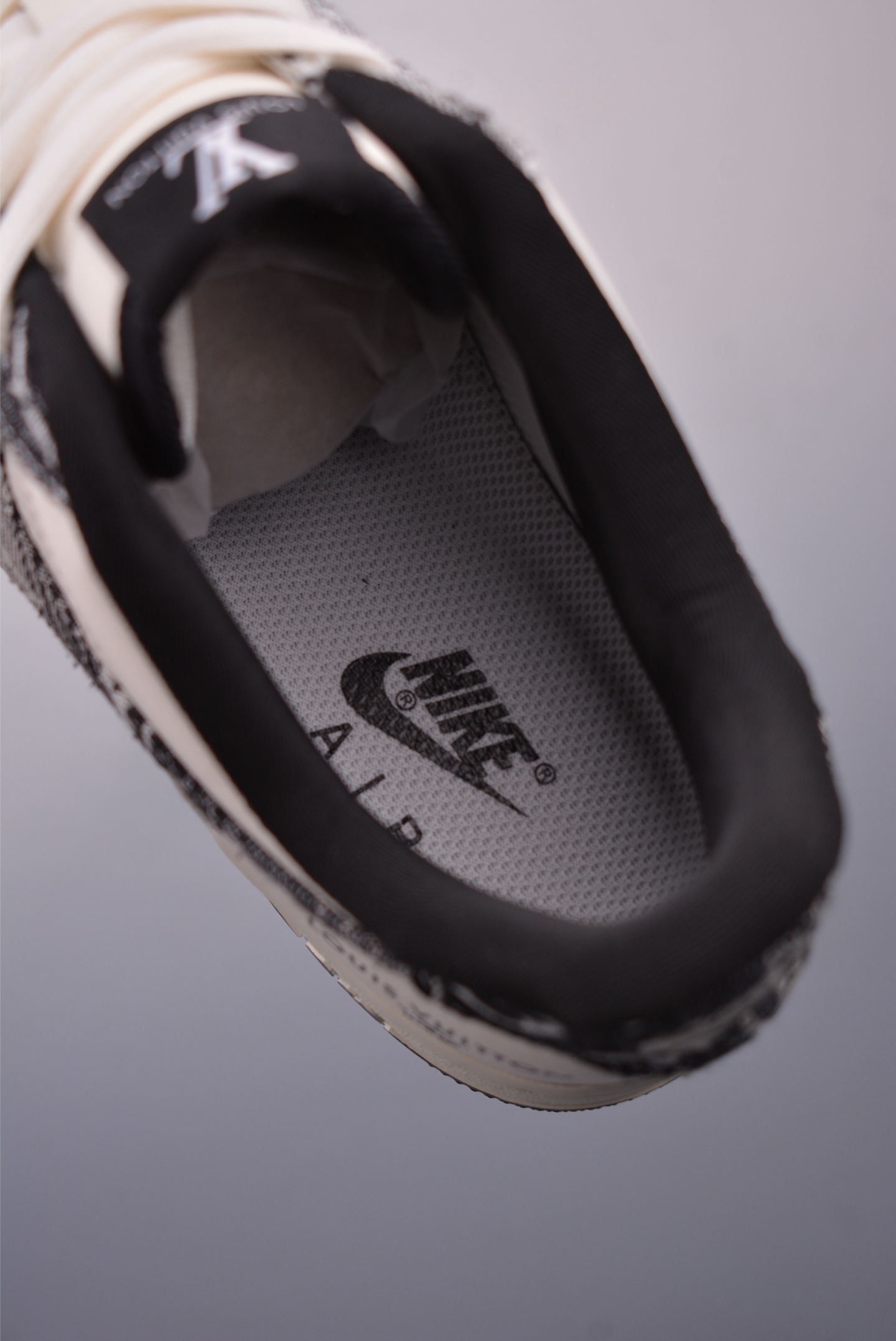 Nike Air Force 1 Low Louis Vuitton Custom Sneakers - Limited Edition 10 i1748385147001 6209 0 8